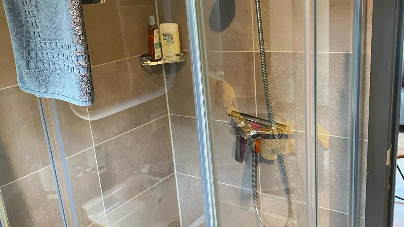 Cabin 22-Bathroom
