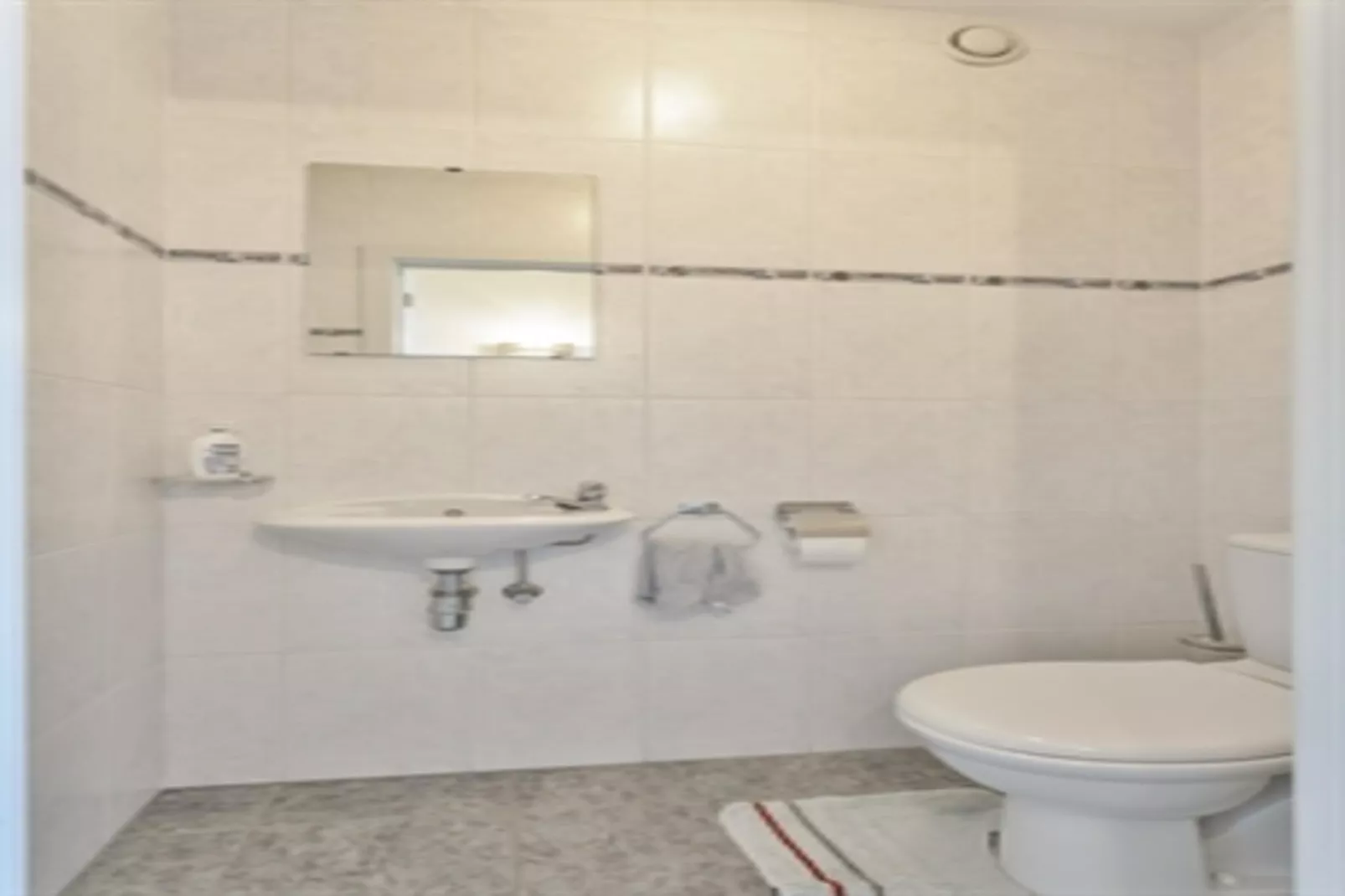 SALONIKI 8A-Bathroom