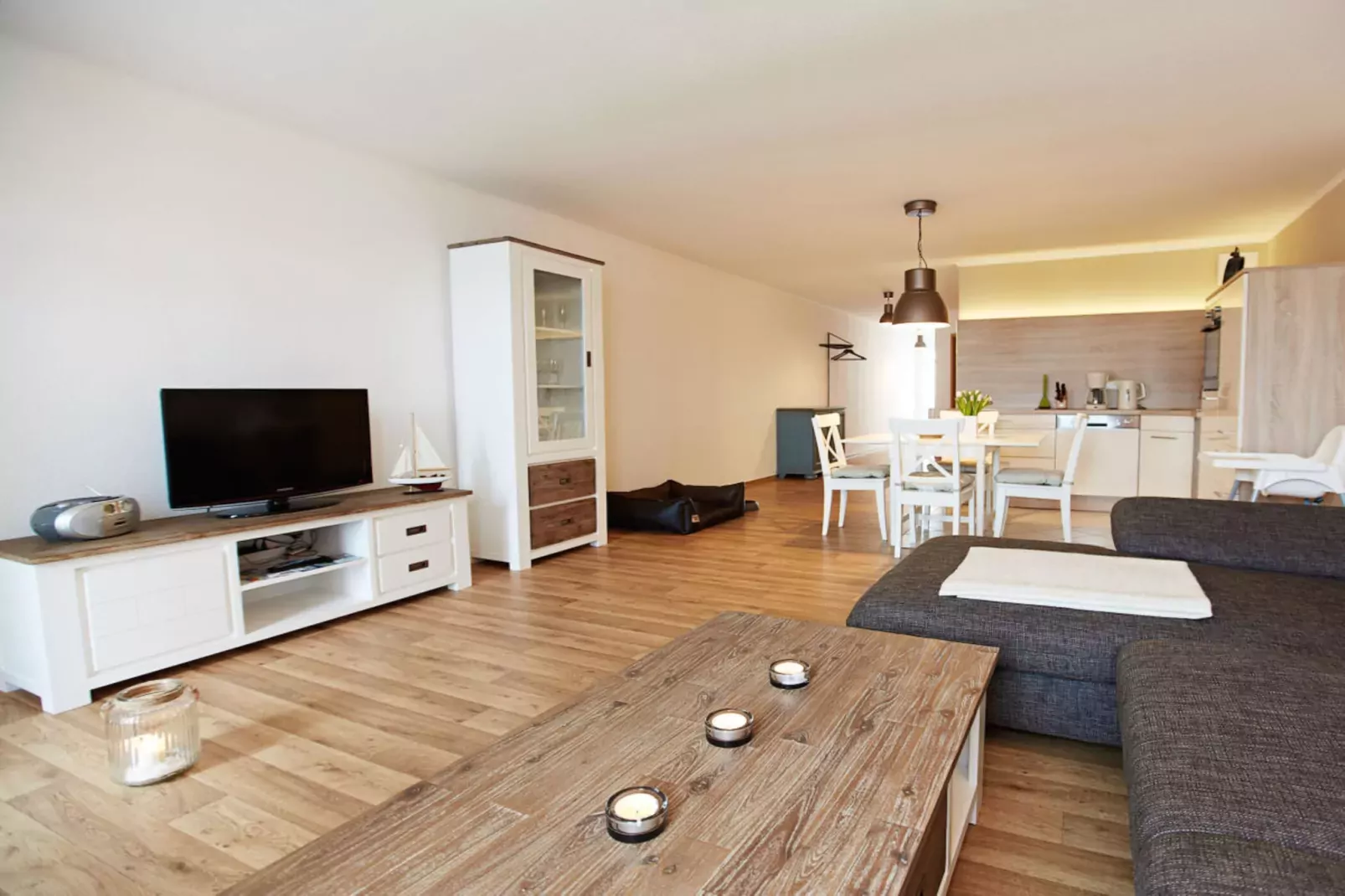 91009-Living room