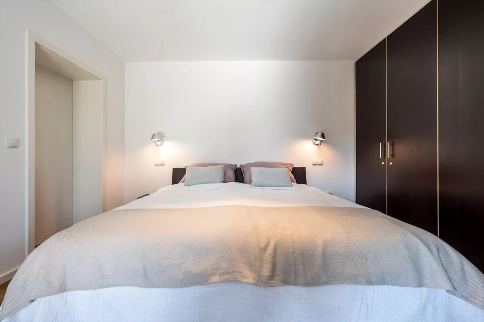 372071-Bedroom