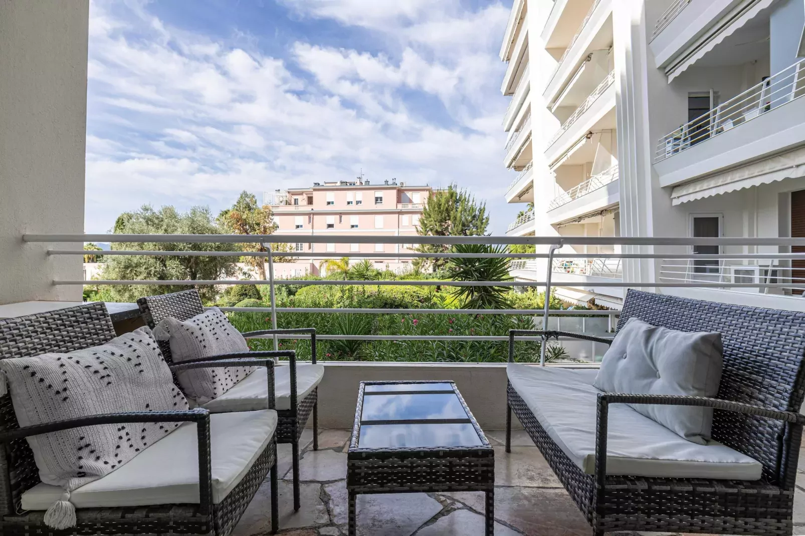 GC-6-CRESP-Terrace balcony