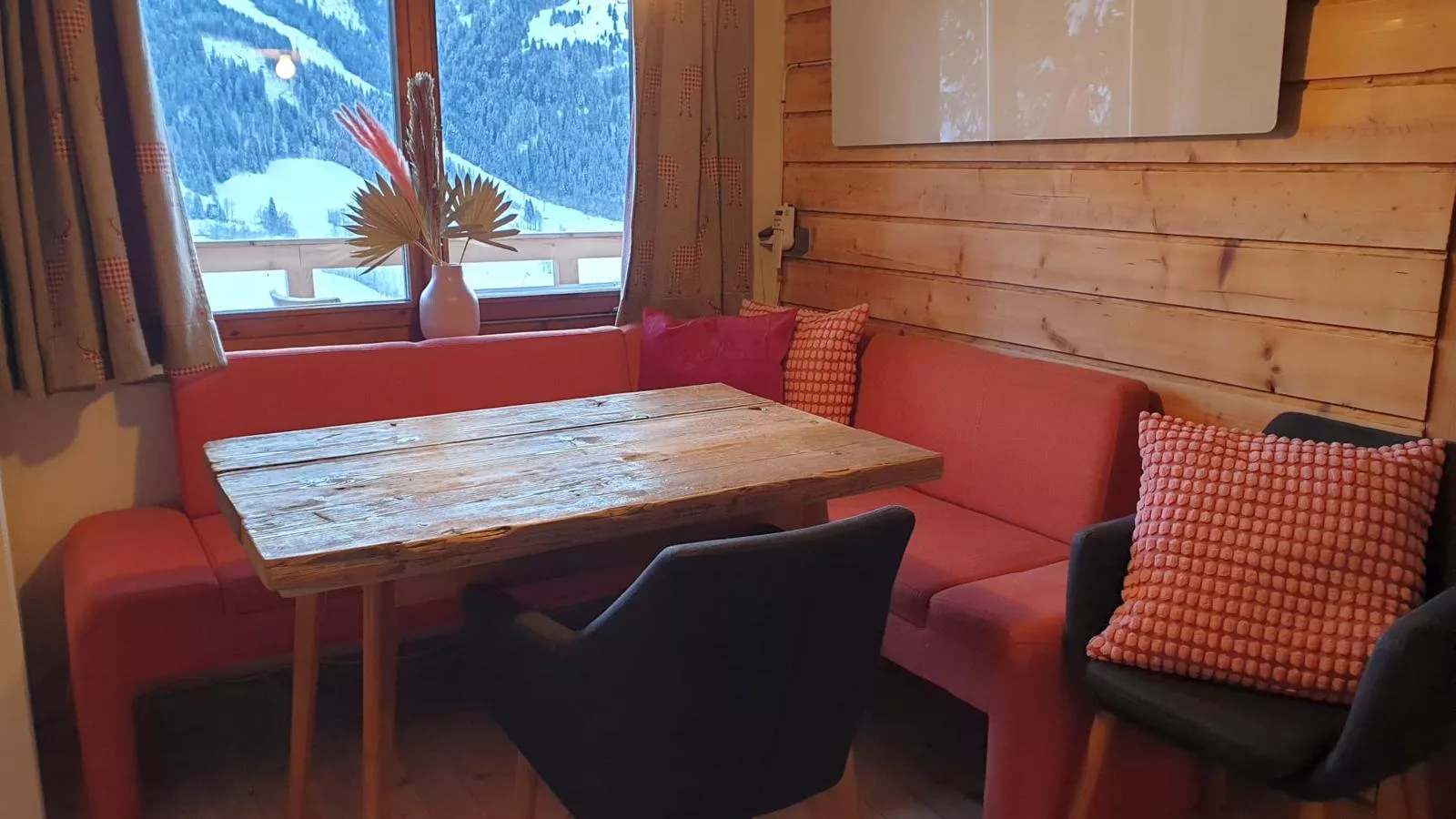 Sonnenhütte unten-Dining room