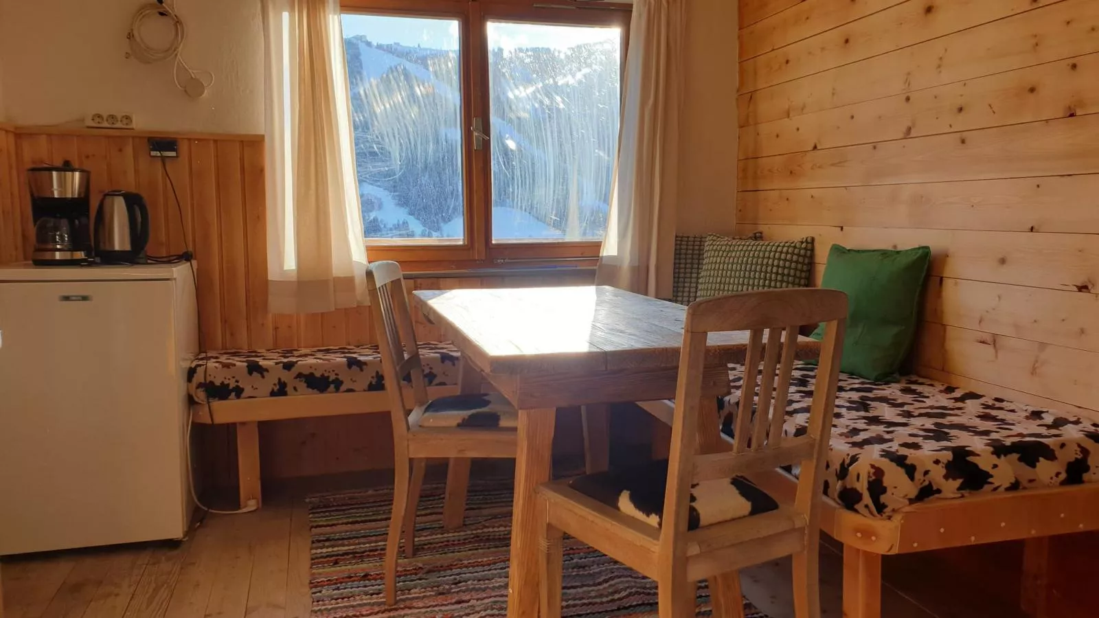 Sonnenhütte oben-Dining room