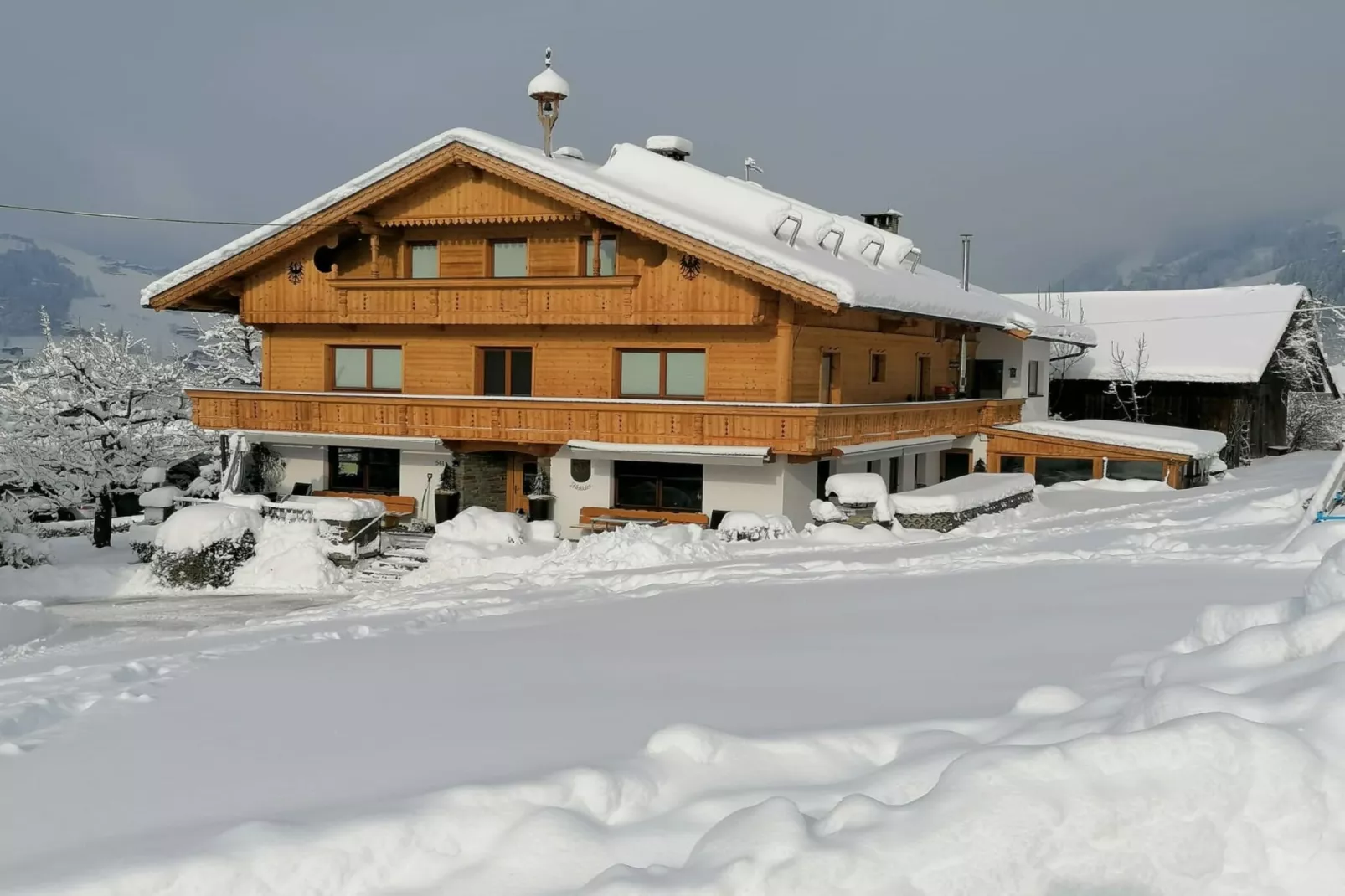 Apartment Moiklerhof-Exterior winter