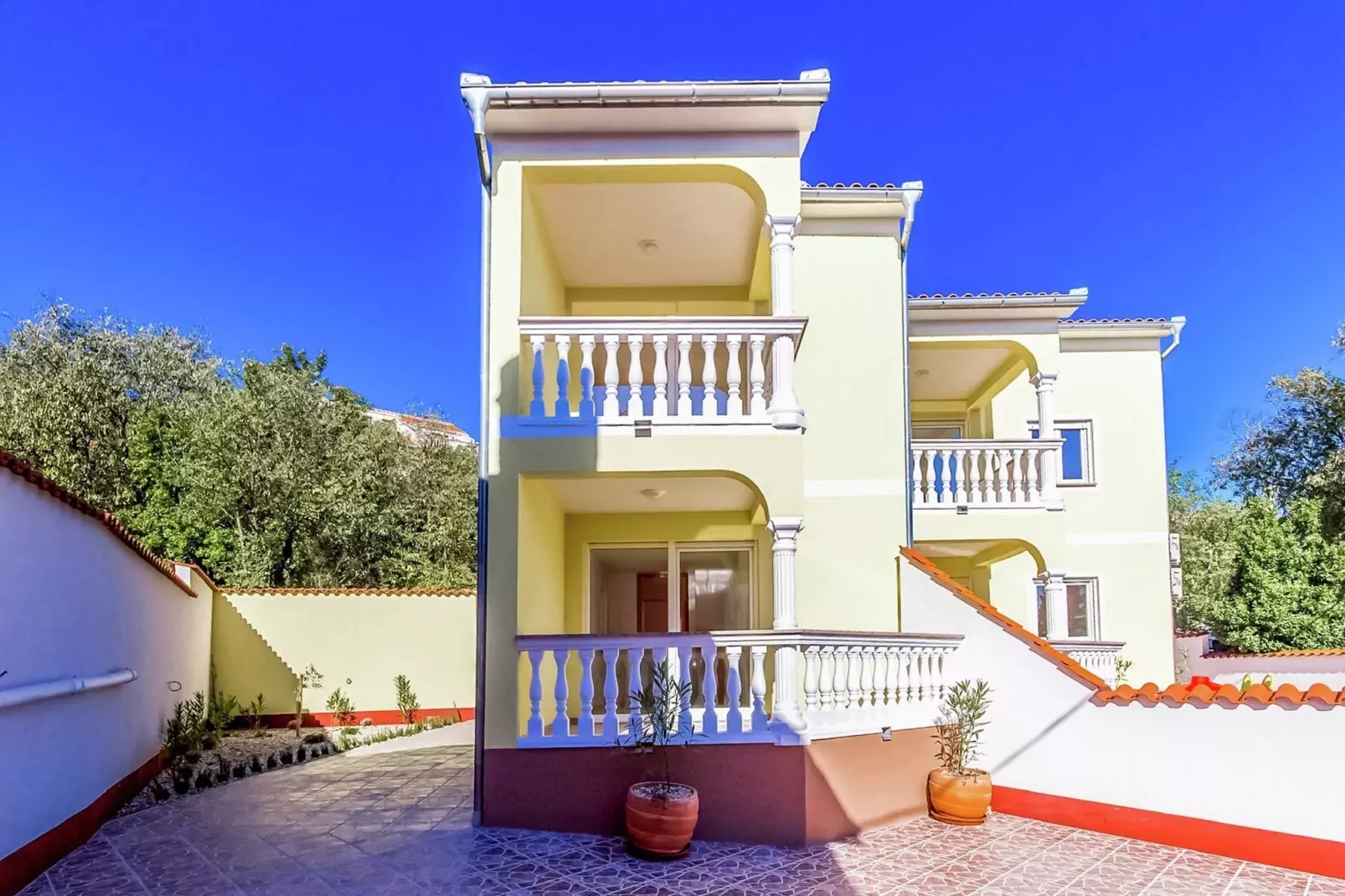 Villa Chiara-Exterior summer