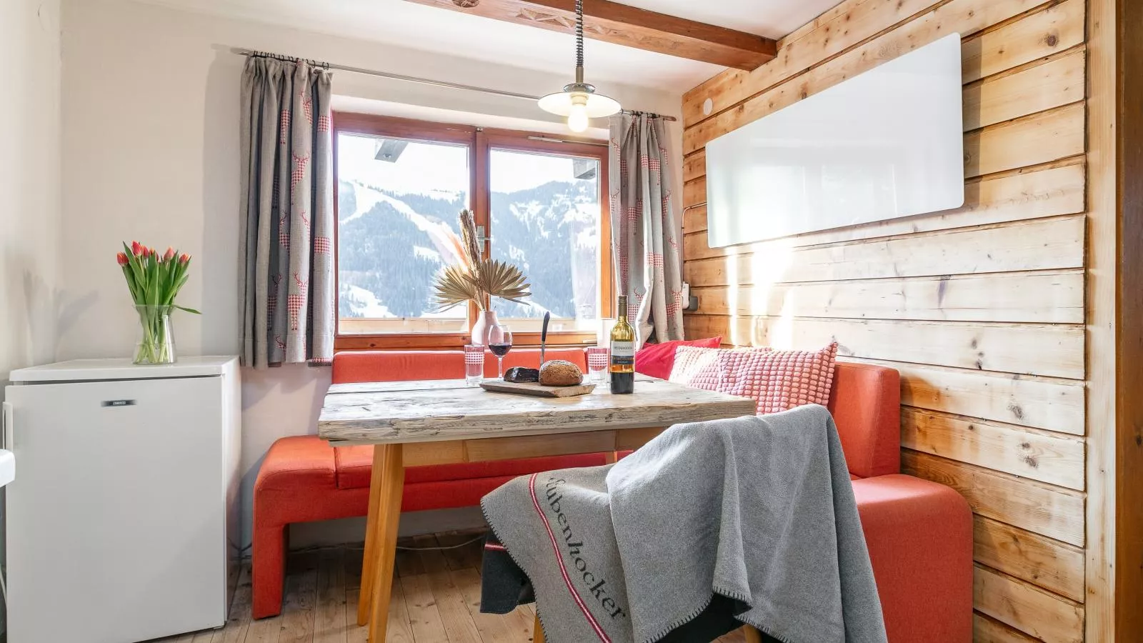 Sonnenhütte oben-Dining room