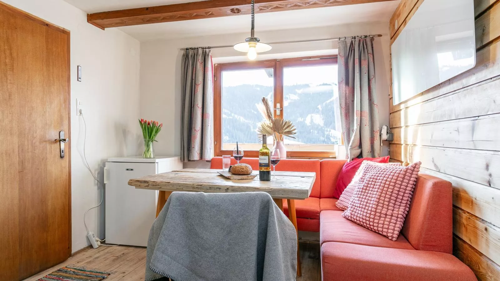 Sonnenhütte oben-Dining room