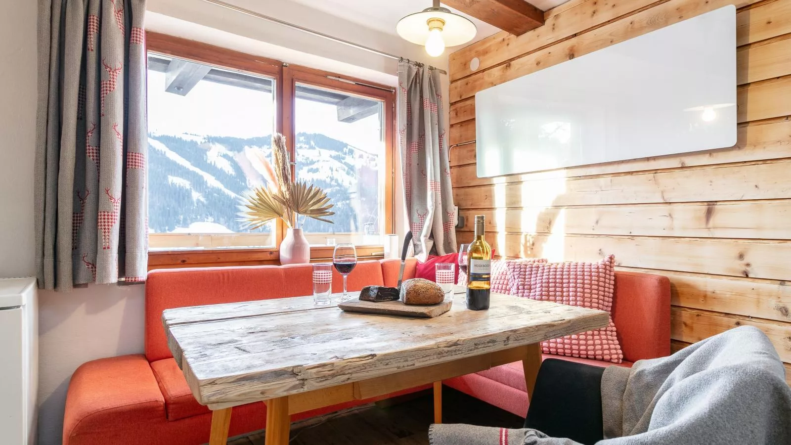 Sonnenhütte oben-Dining room