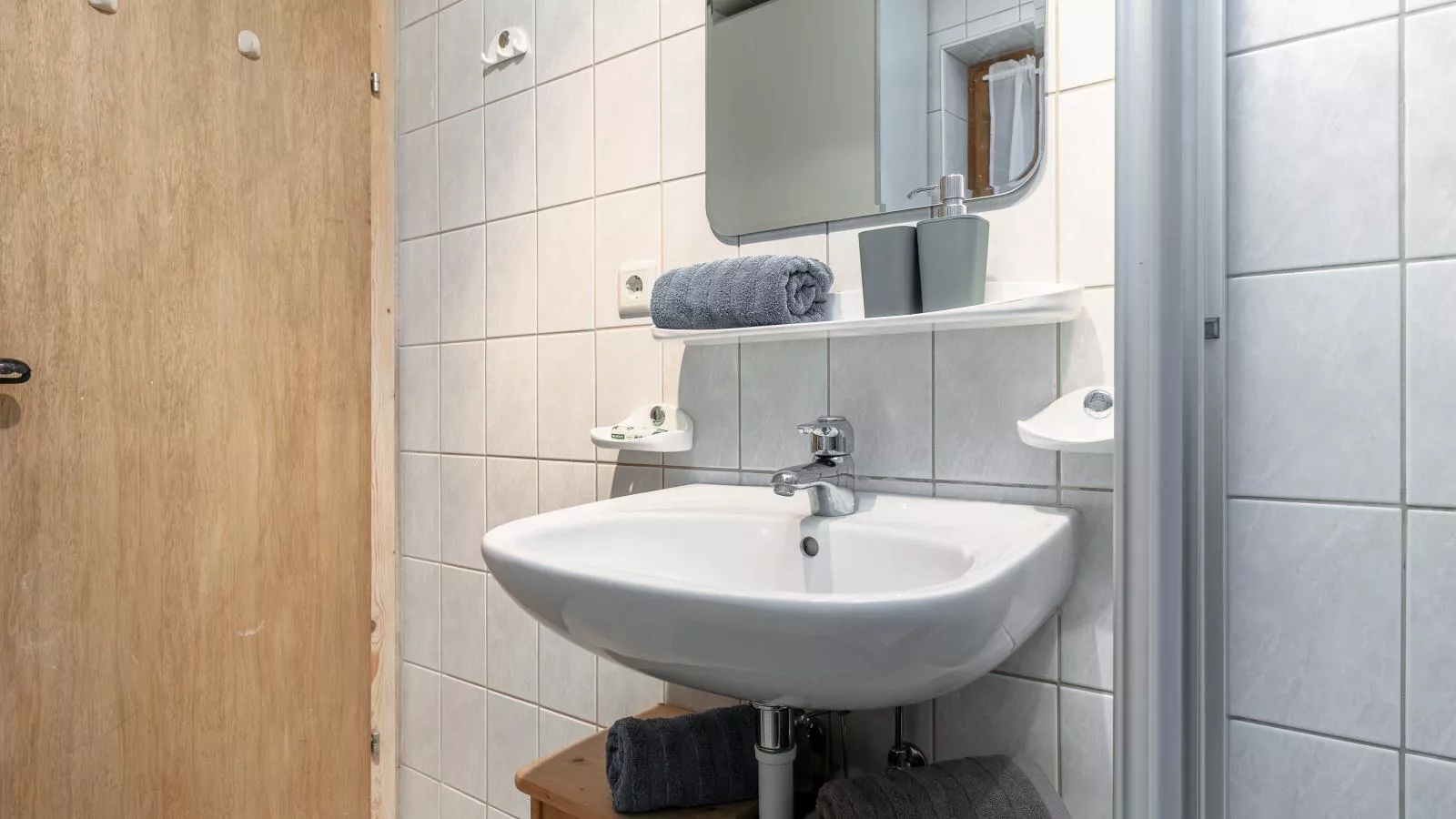 Sonnenhütte oben-Bathroom