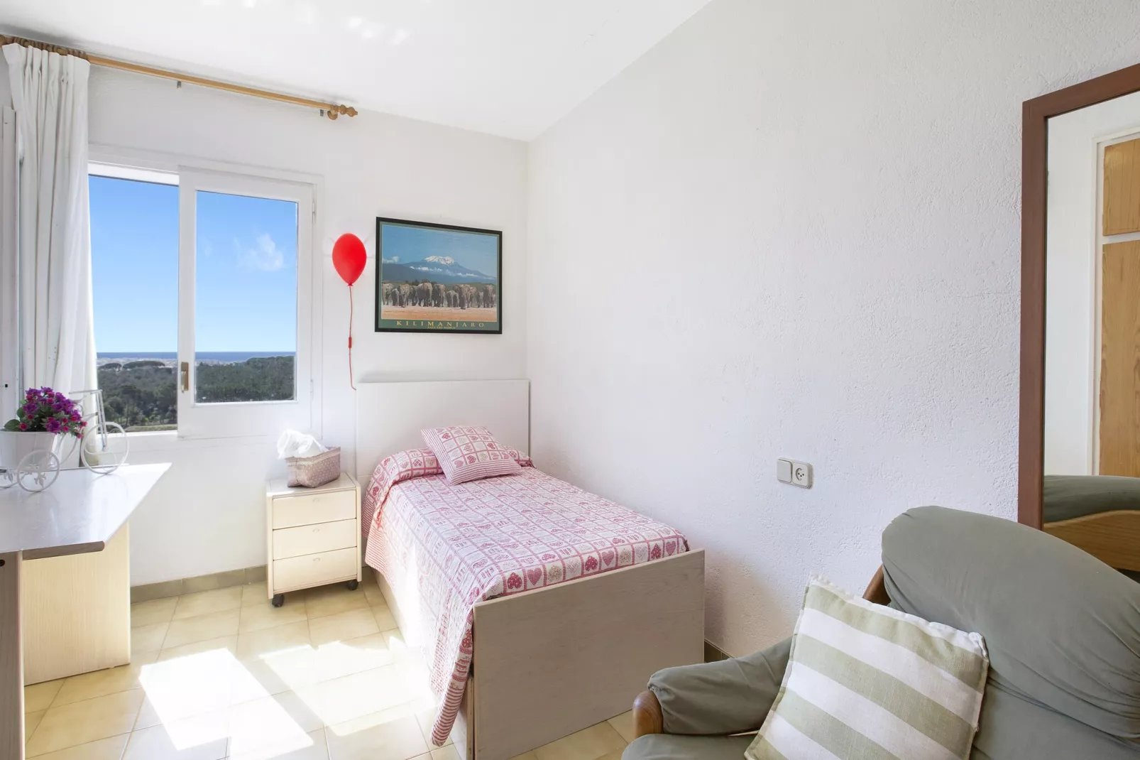 Nuri-Bedroom