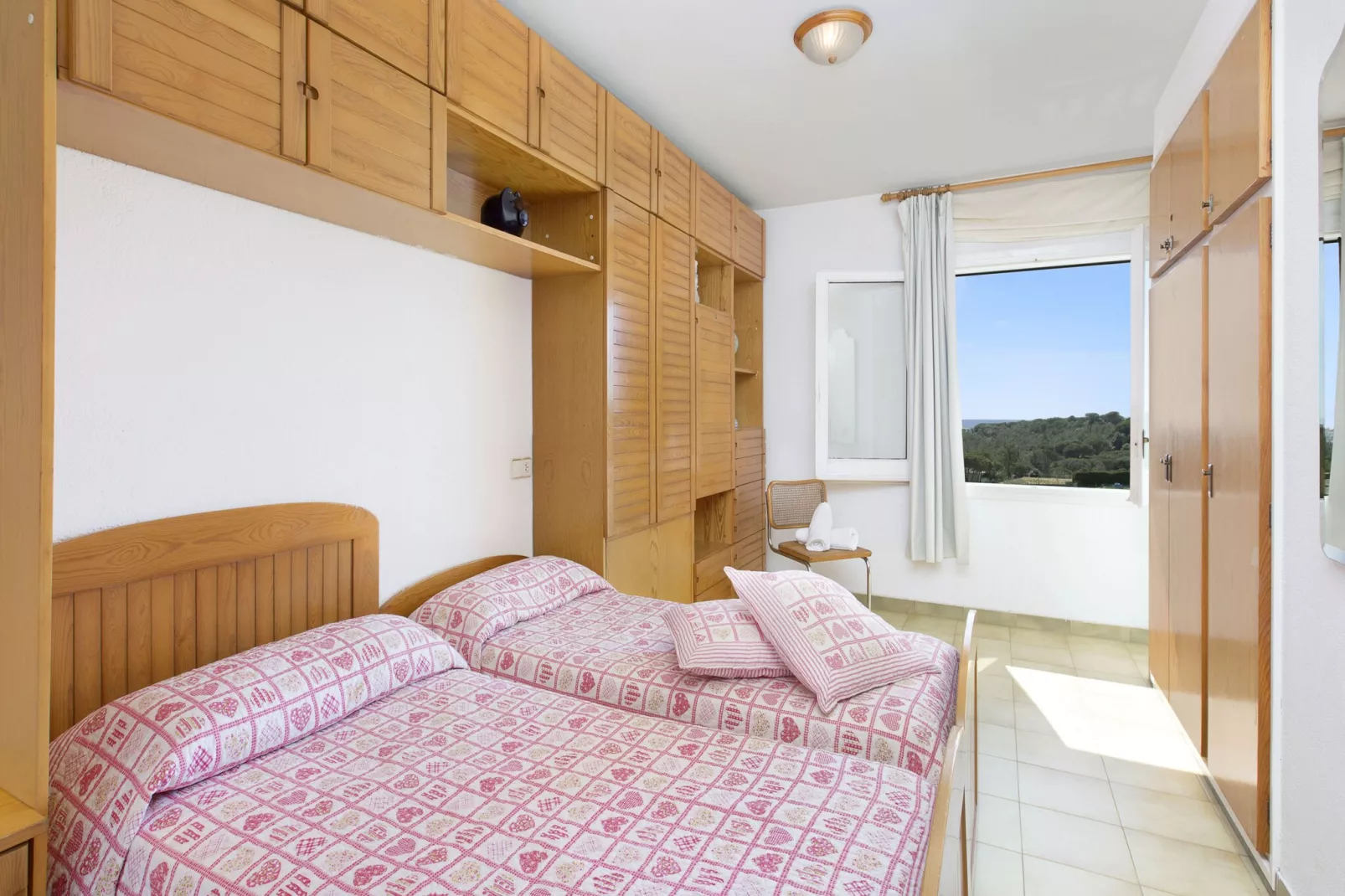 Nuri-Bedroom