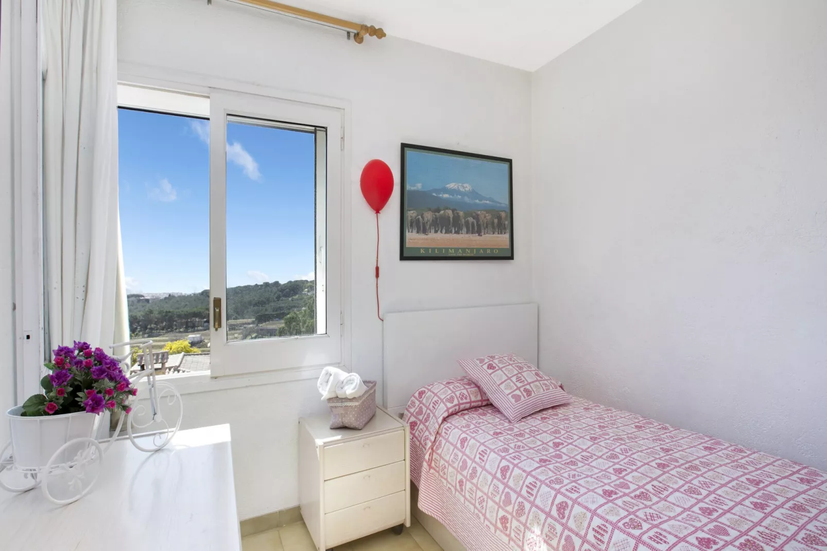Nuri-Bedroom