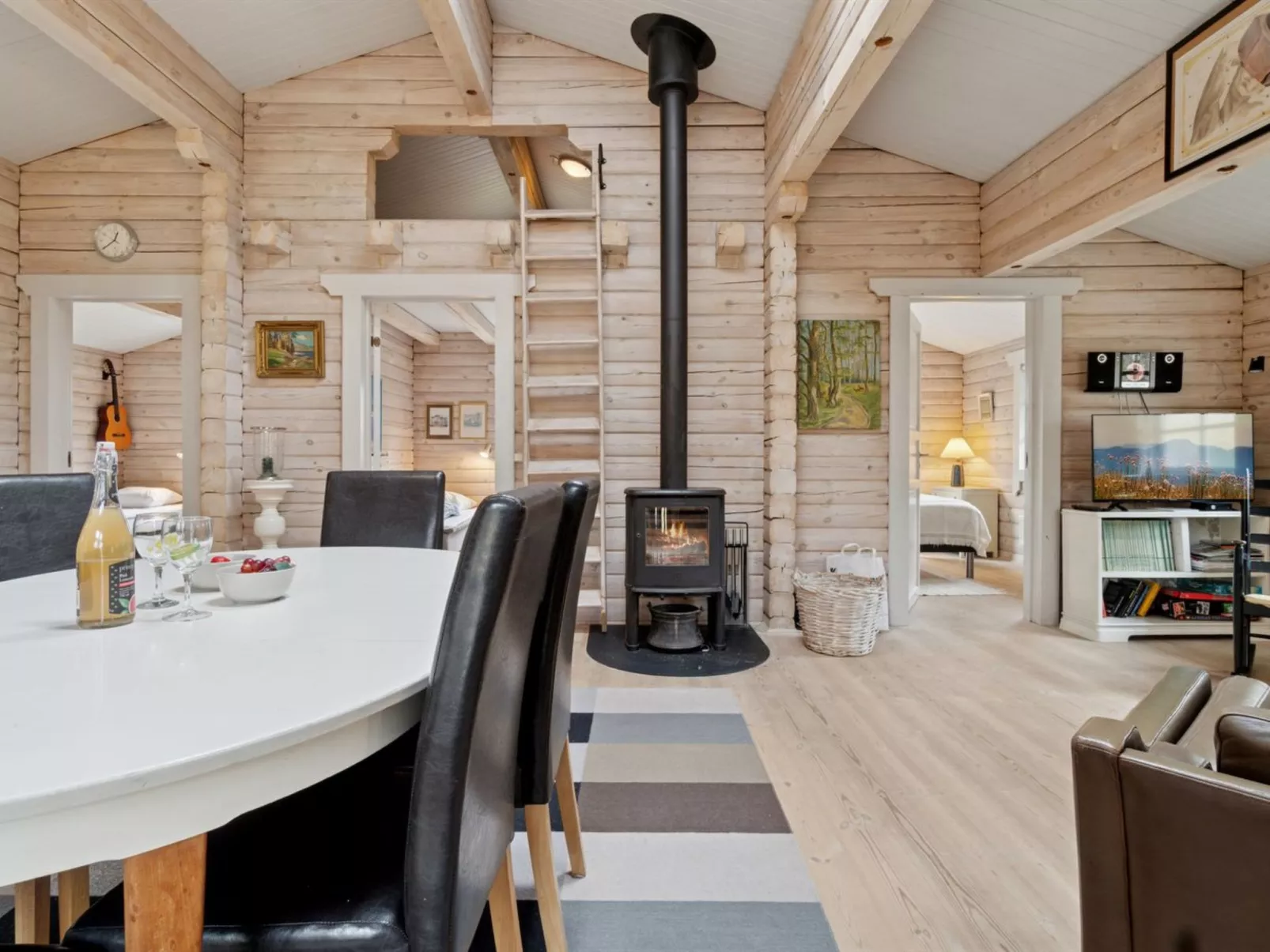 "Brynjolf" - 1km from the sea-Drinnen