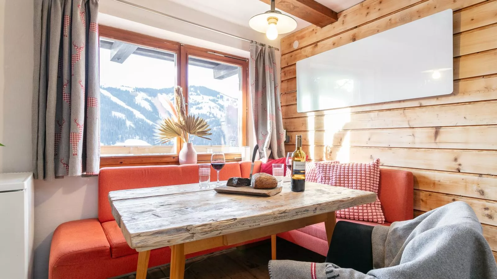 Sonnenhütte-Dining room