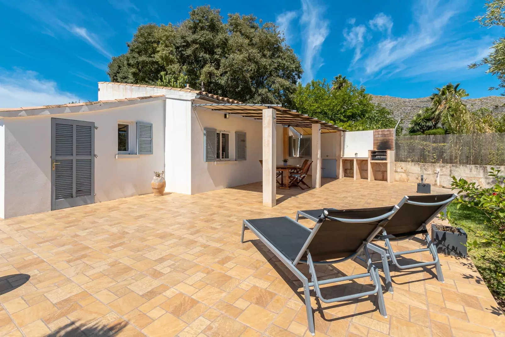 VILLA LES OLIVERES PETITES DE UN DORMITORIO-Gardens summer