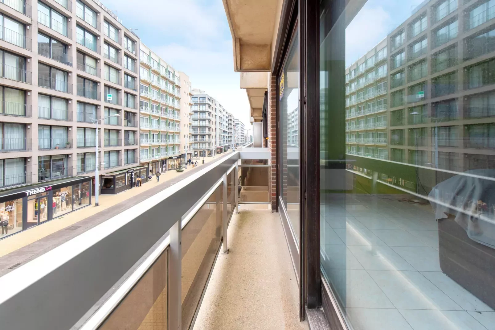METROP02 0202/ 2A-Terrace balcony