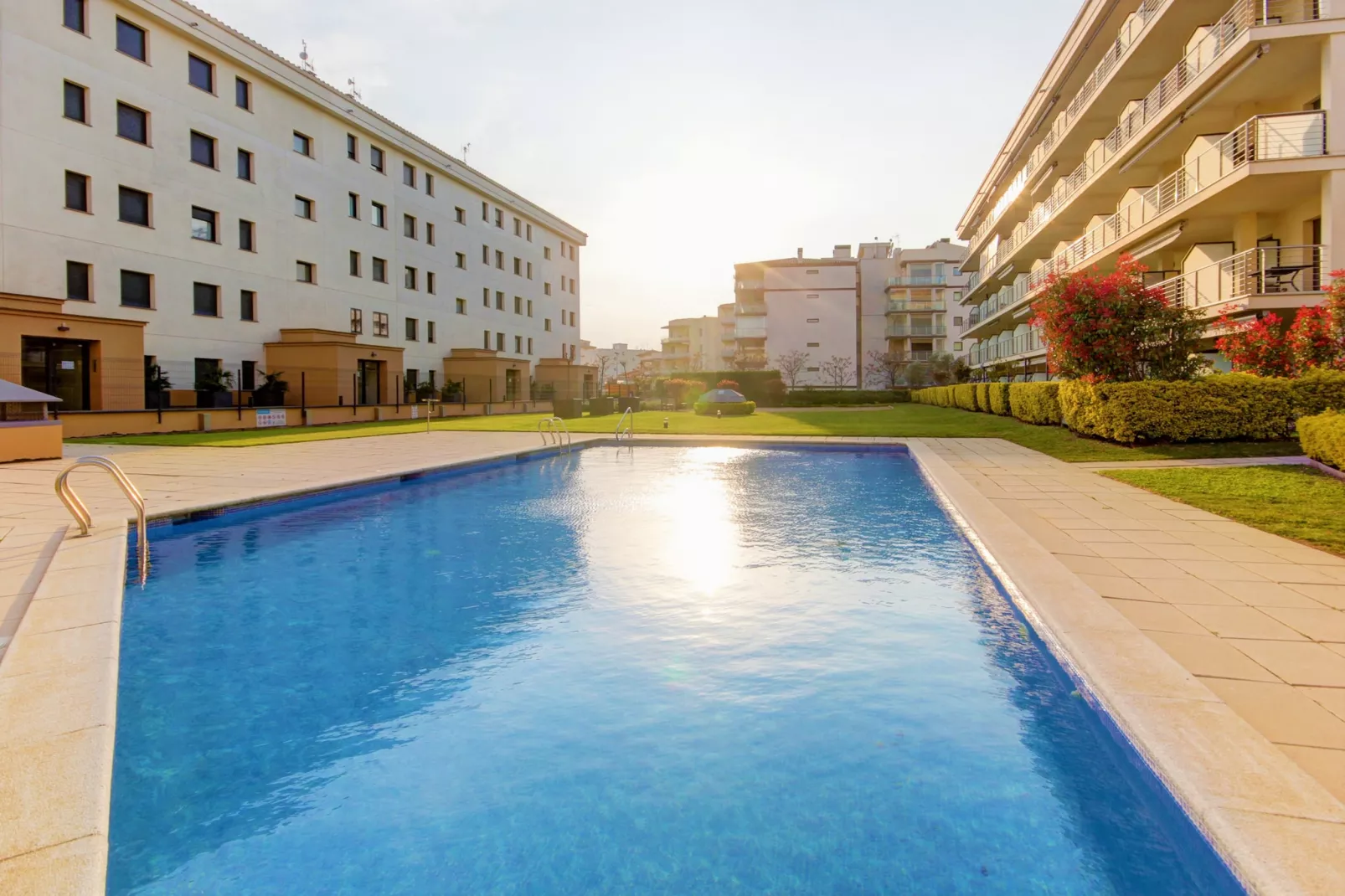 MILENI 2 1 3 1 Roses-Pool