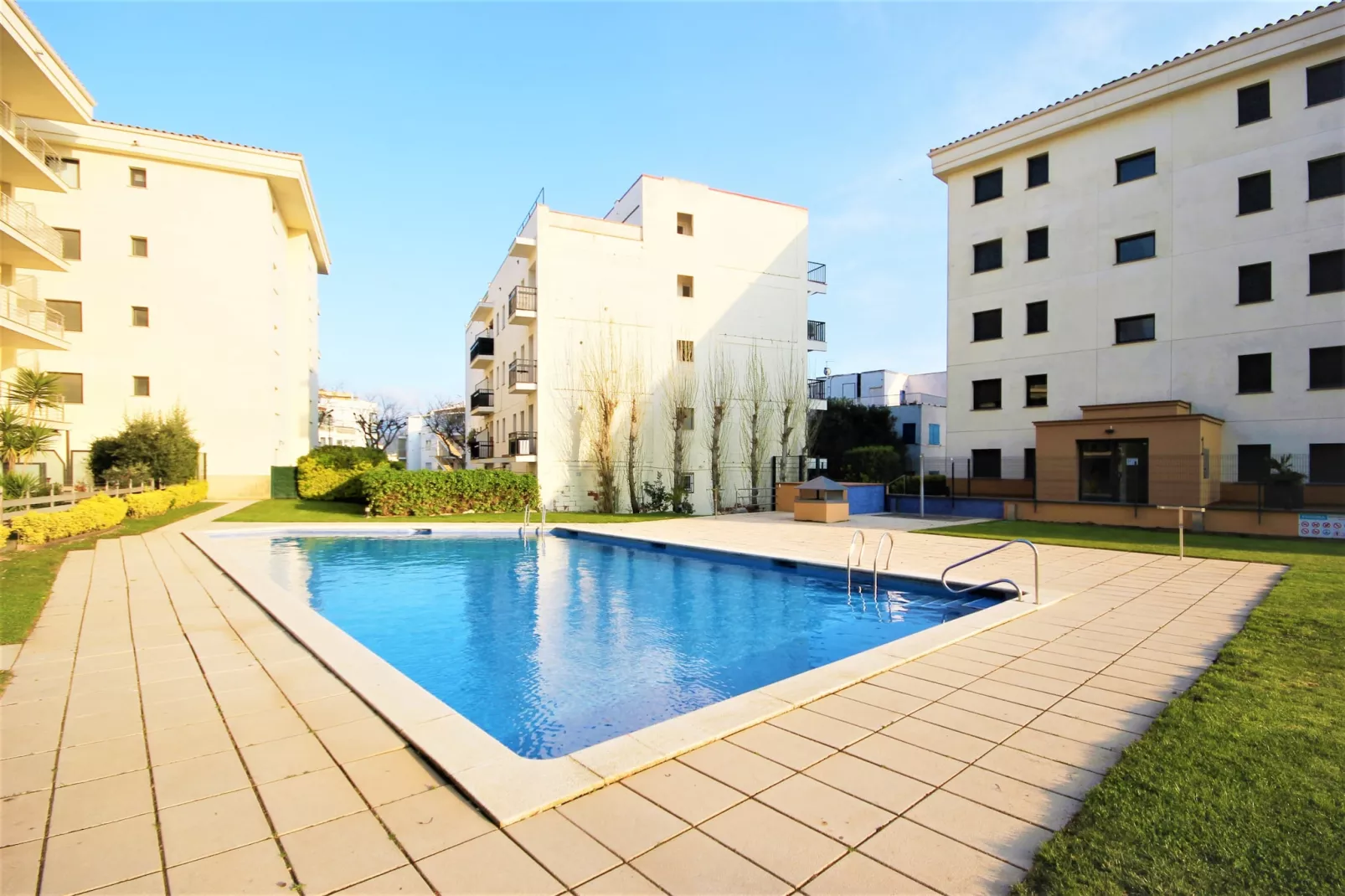 MILENI 2 1 3 1 Roses-Pool