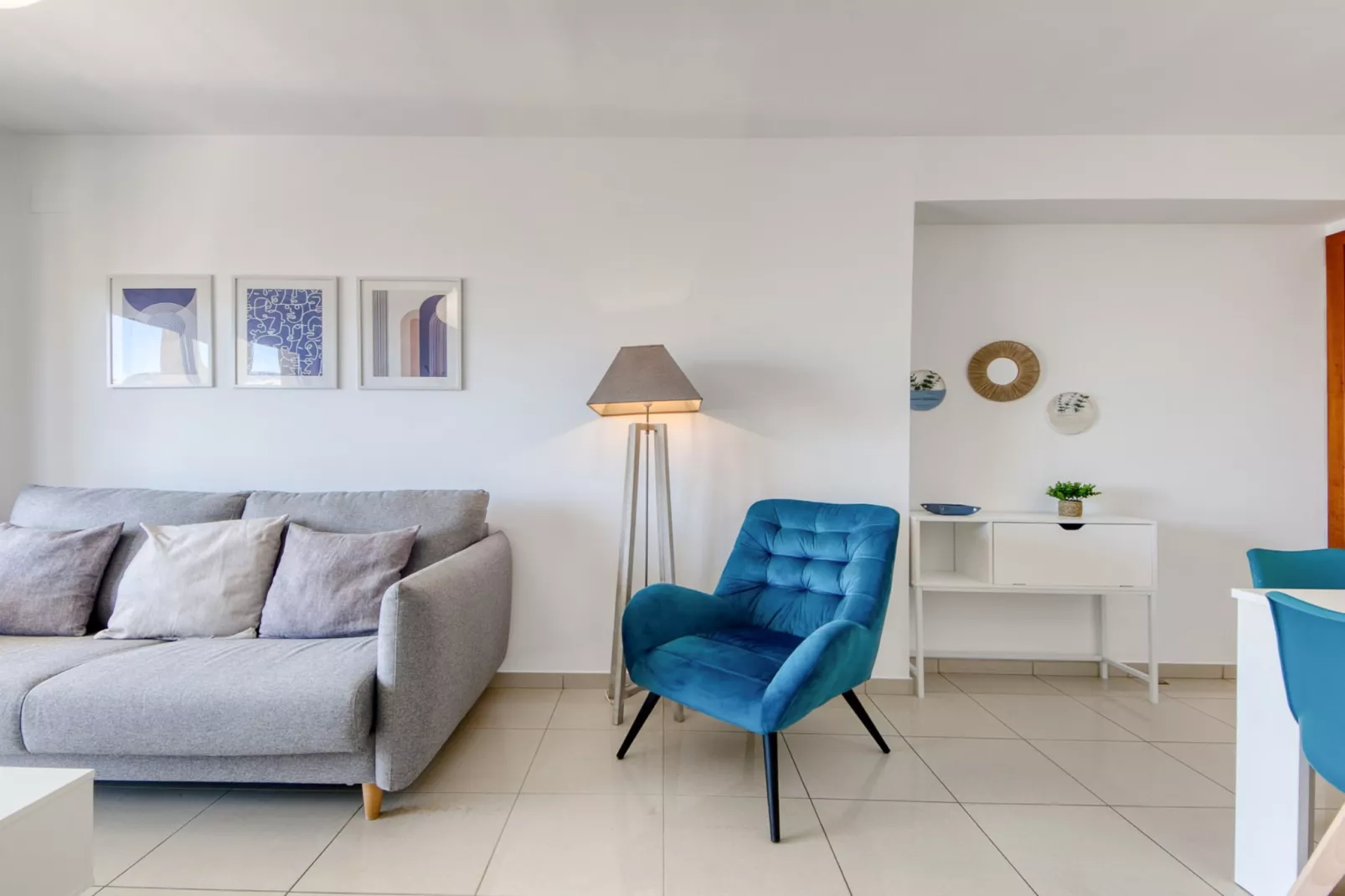 MILENI 2 1 3 1 Roses-Living room