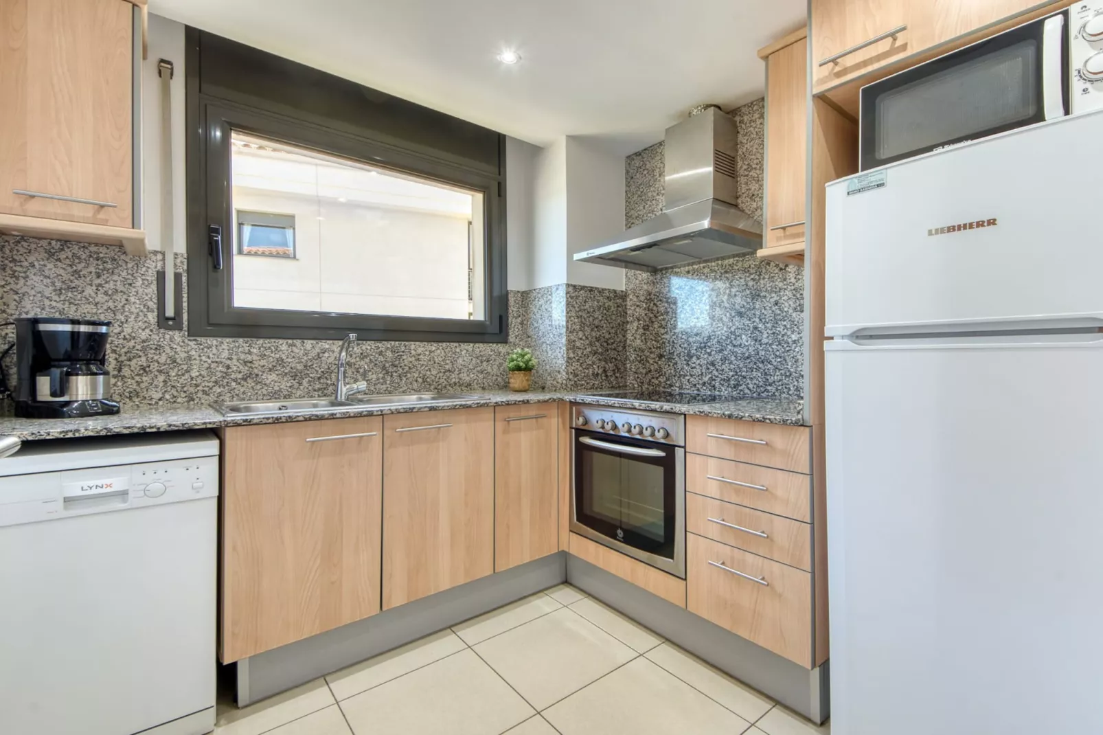 MILENI 2 1 3 1 Roses-Kitchen