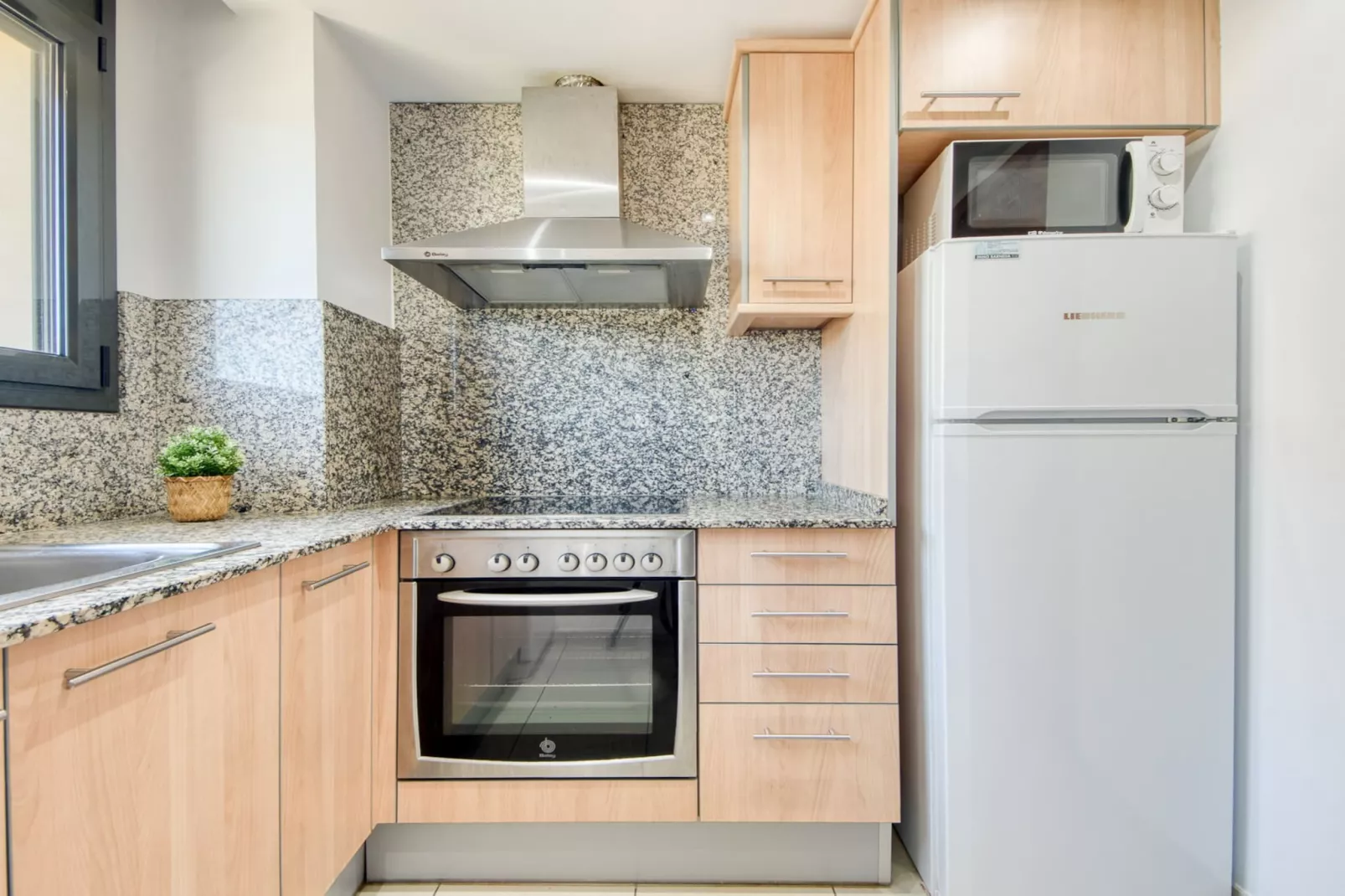 MILENI 2 1 3 1 Roses-Kitchen
