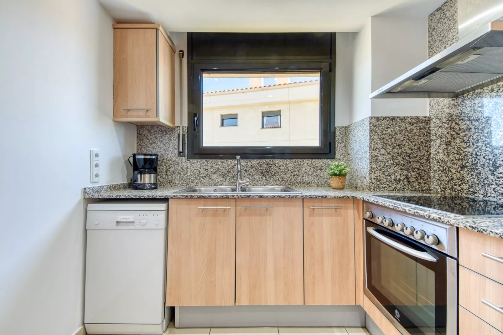 MILENI 2 1 3 1 Roses-Kitchen