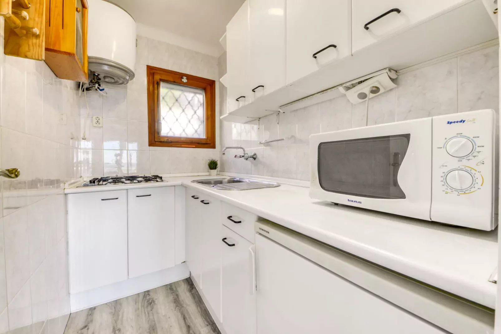 ALARONA  Bj 4 Roses-Kitchen