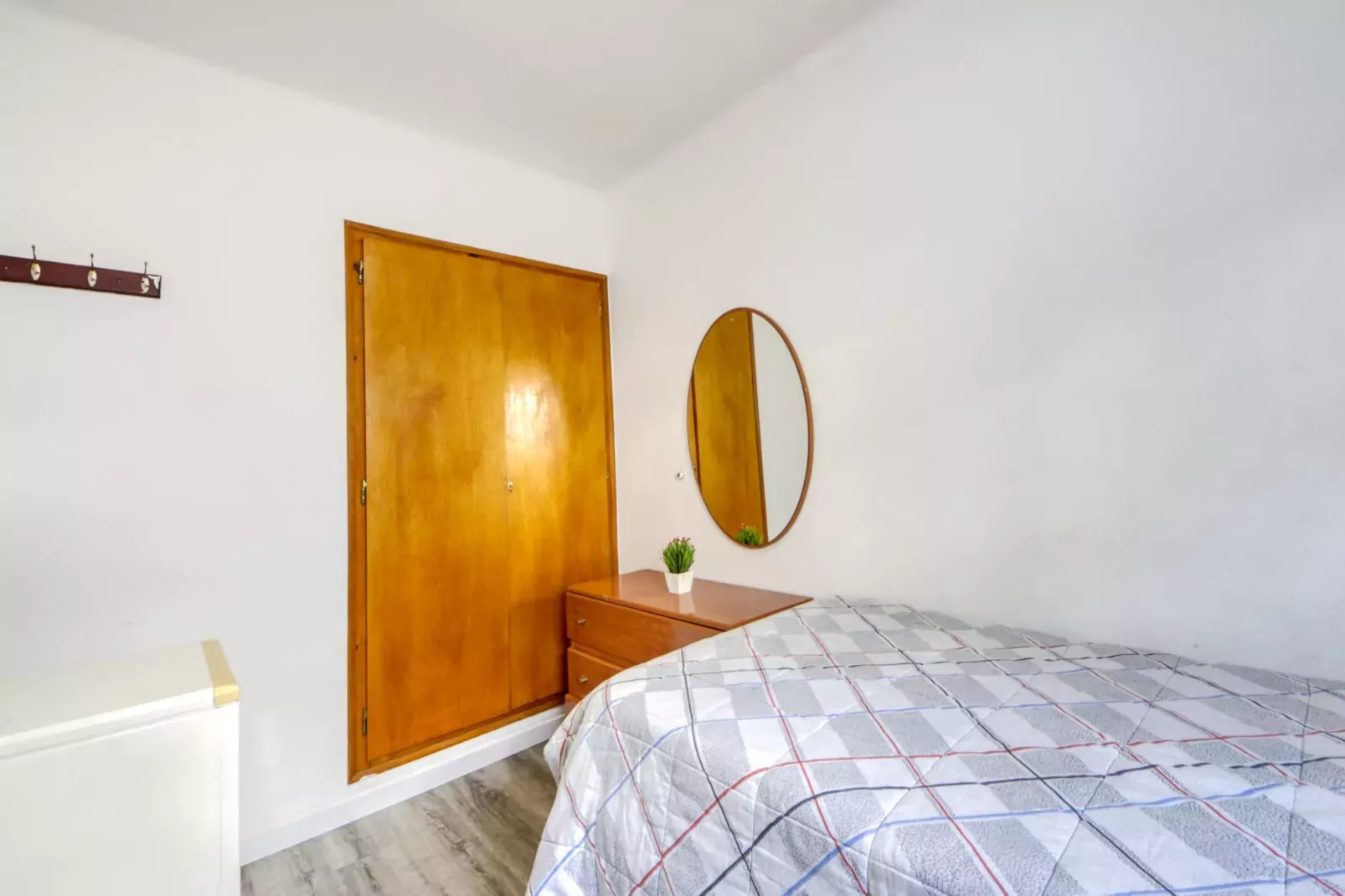 ALARONA  Bj 4 Roses-Bedroom