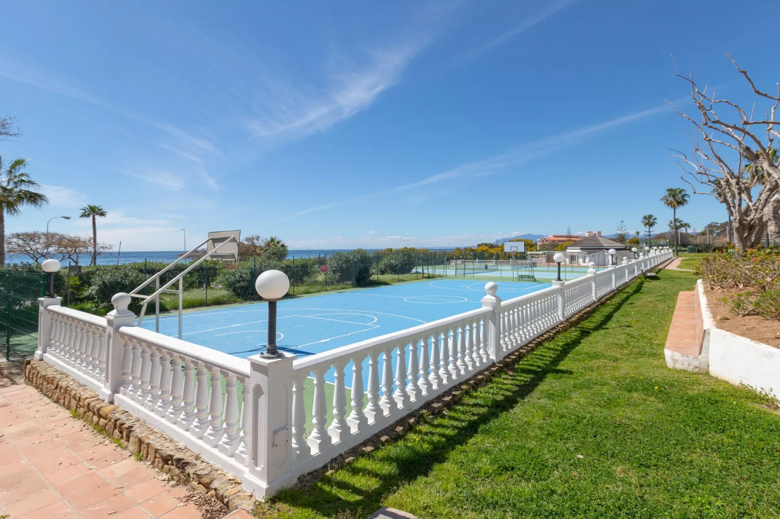 Lunamar-Facilities