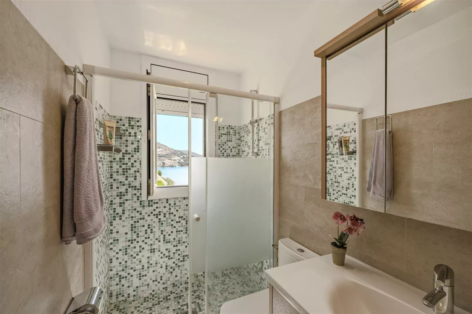 PROMOCANYELL Canyelles Roses-Badezimmer