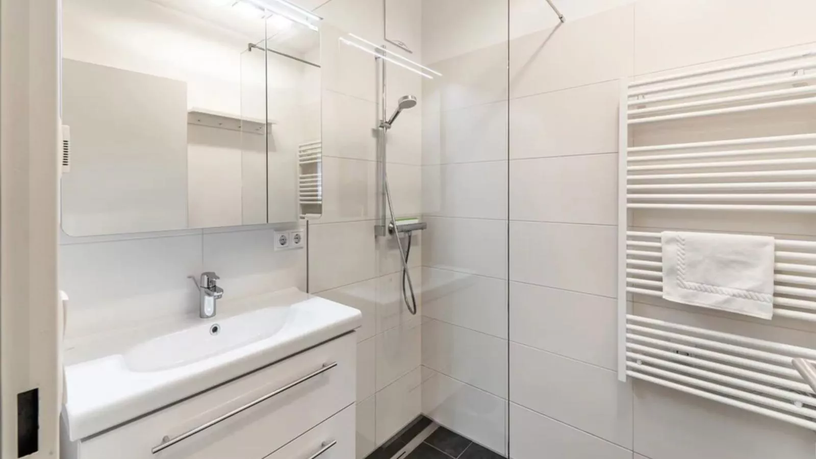 Sonnenhaus-Bathroom