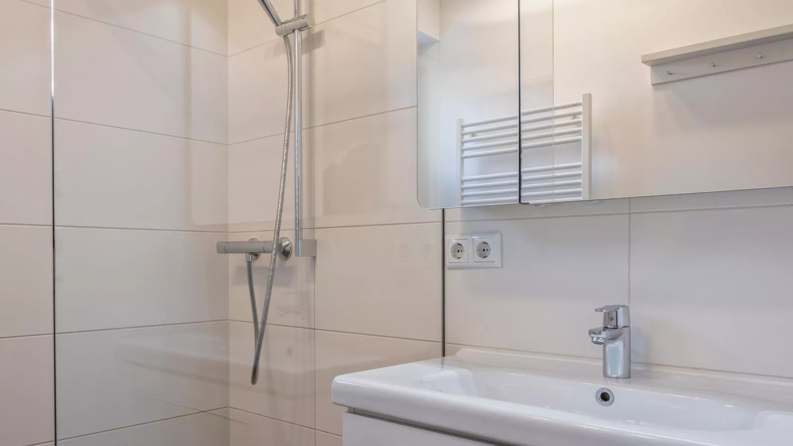 Sonnenhaus-Bathroom