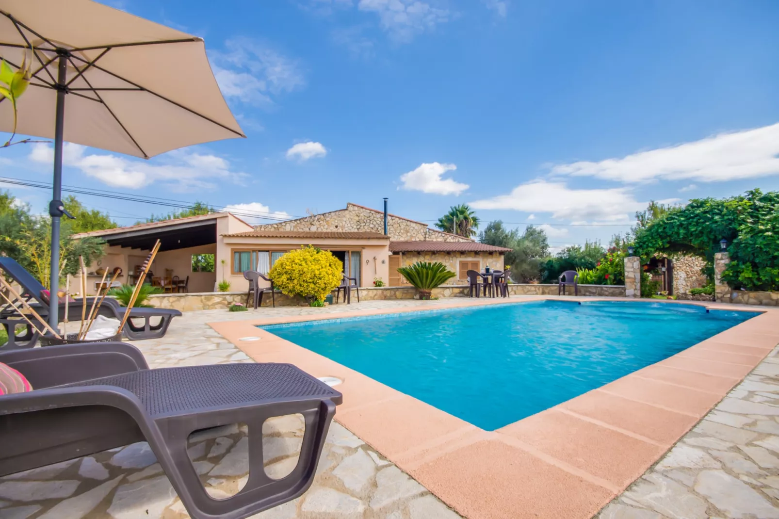 Casa de Puri-Pool