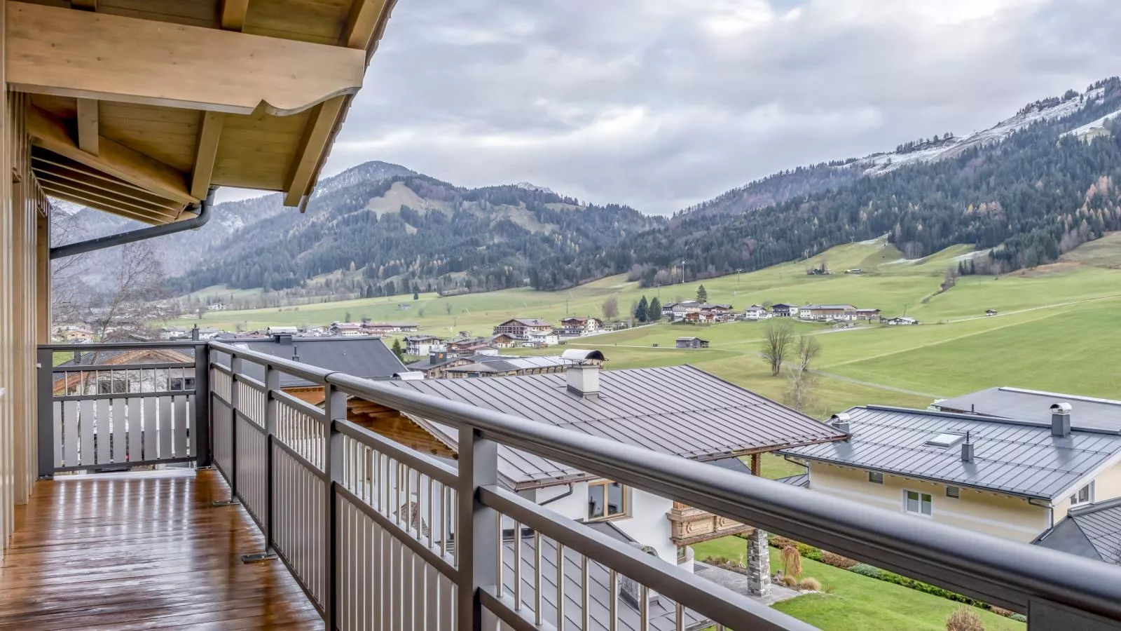 Berg und Blüte II-Terrassenbalkon