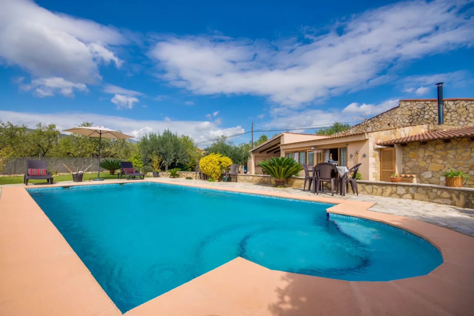 Casa de Puri-Exterior summer