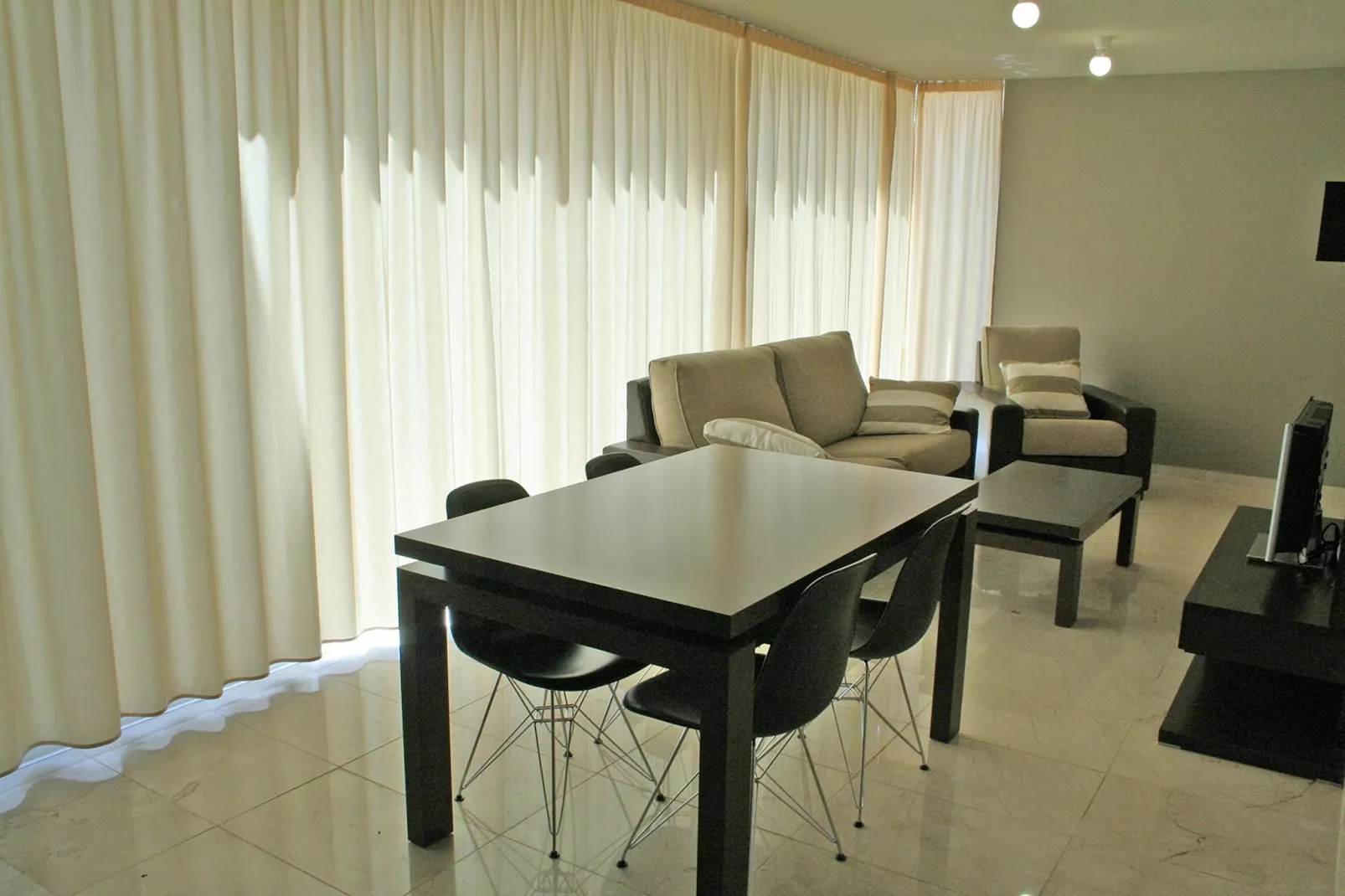 L' Escala delantero T40-Living room