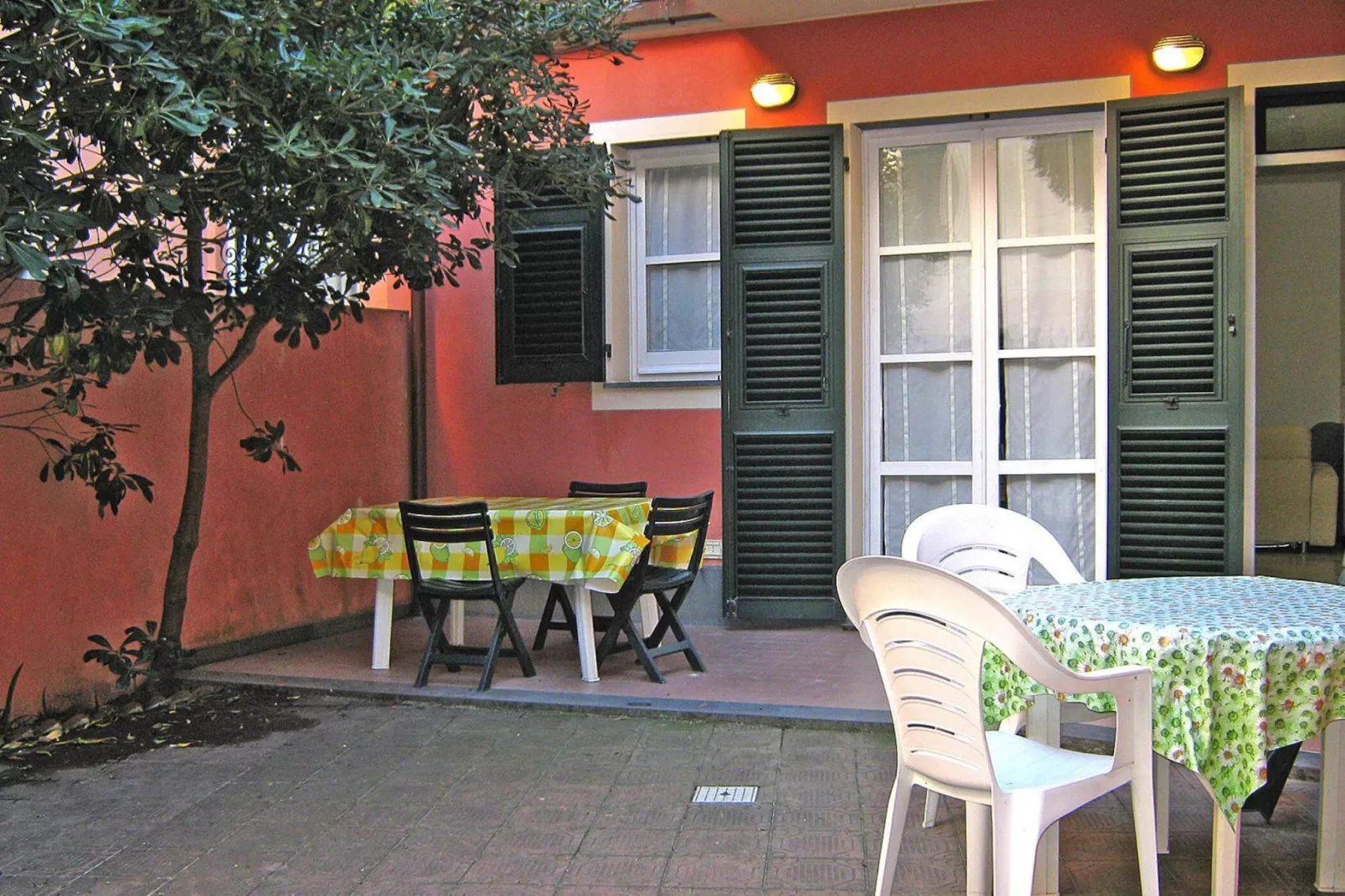 Apartments Giada Moneglia -A4/M4 Casa Giada-Gardens summer