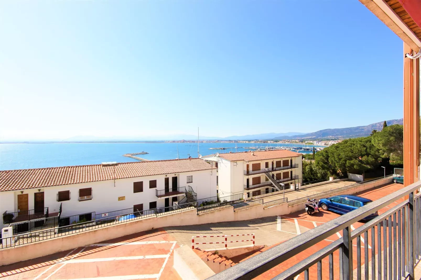 LES ROQUES C B1 Roses-Aussicht Sommer