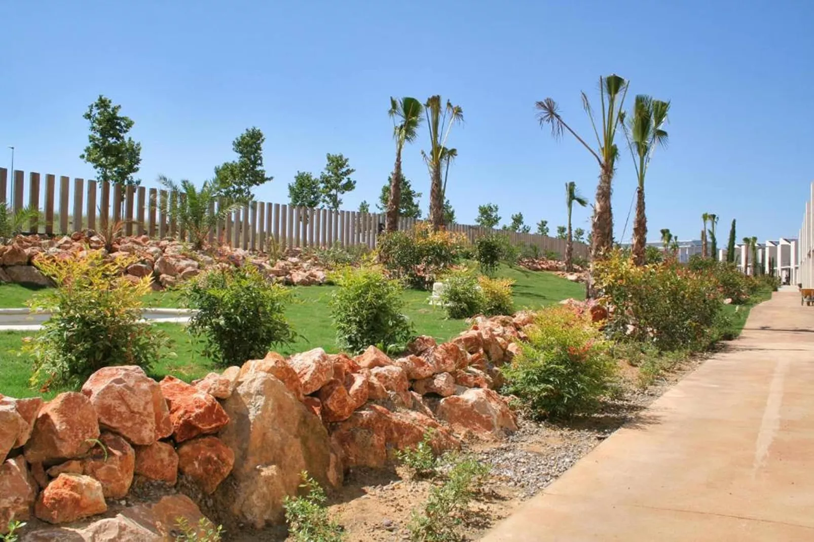 L' Escala delantero T45-Gardens summer