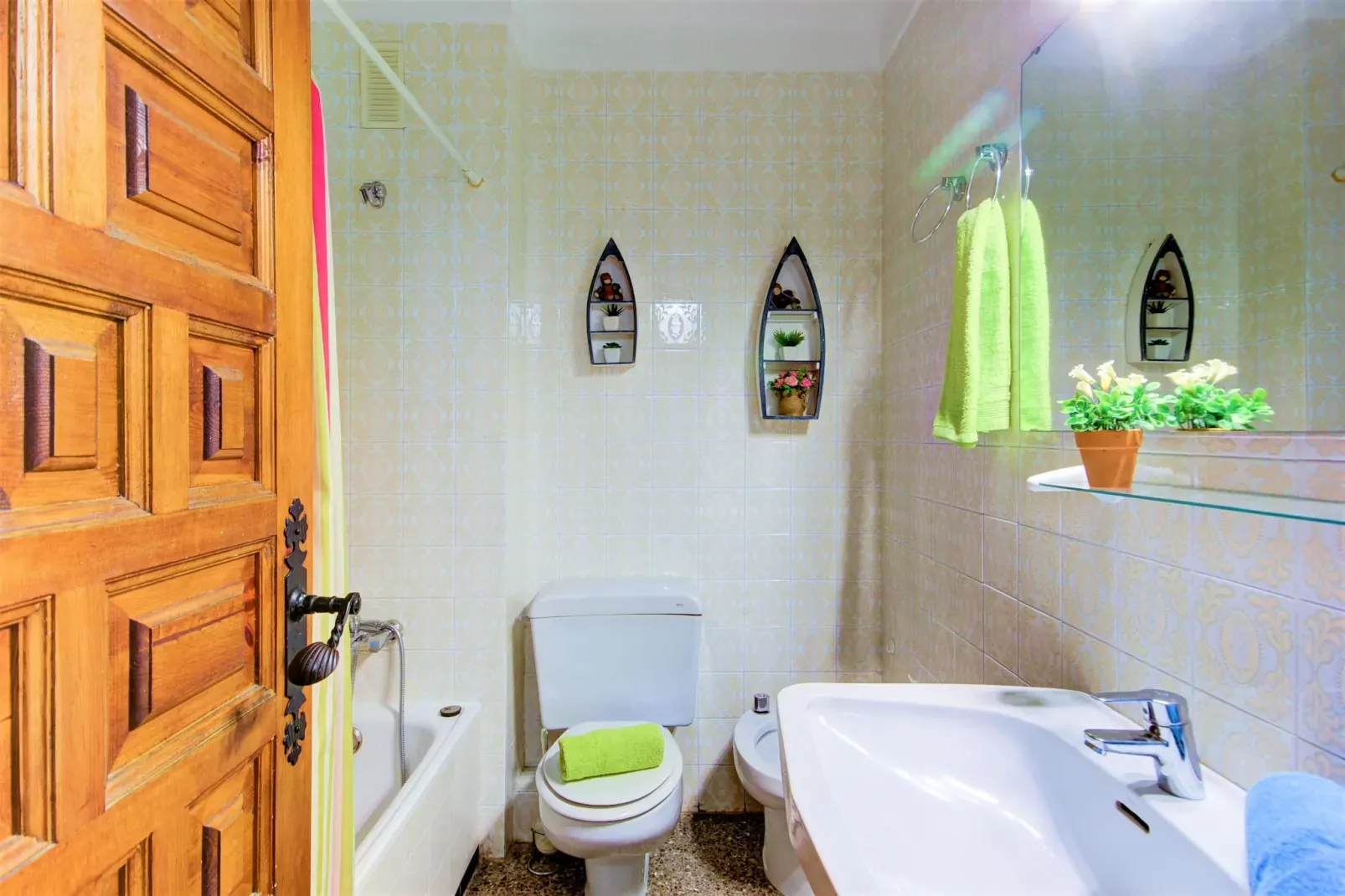 LES ROQUES C B1 Roses-Badezimmer