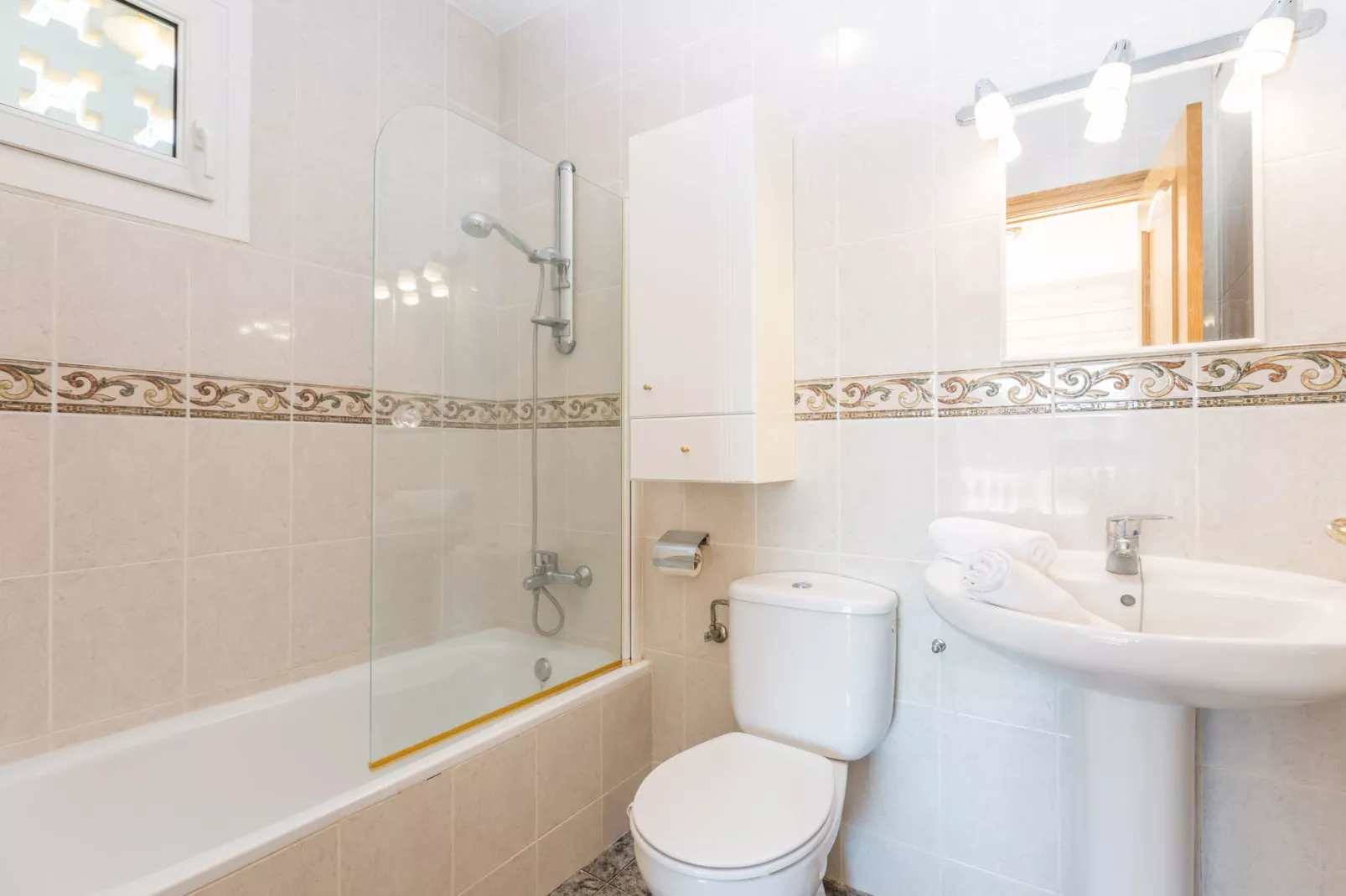 Cora-Bathroom