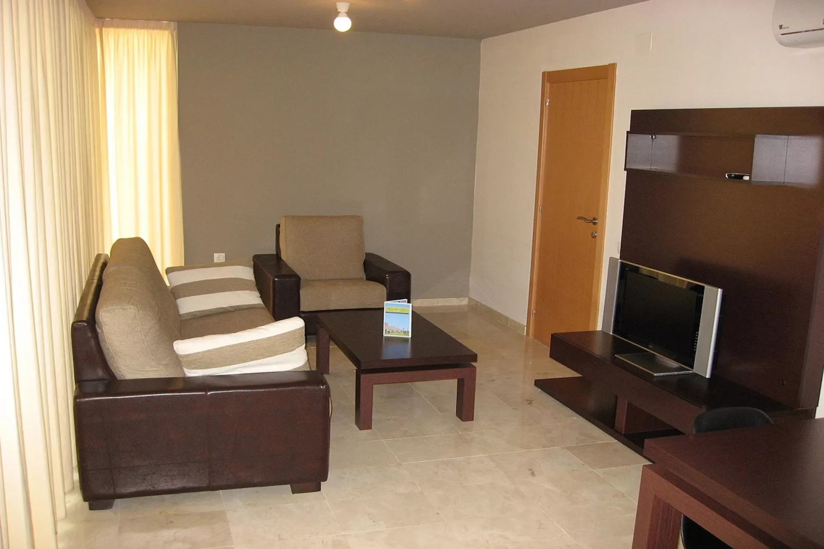 L' Escala delantero T45-Living room