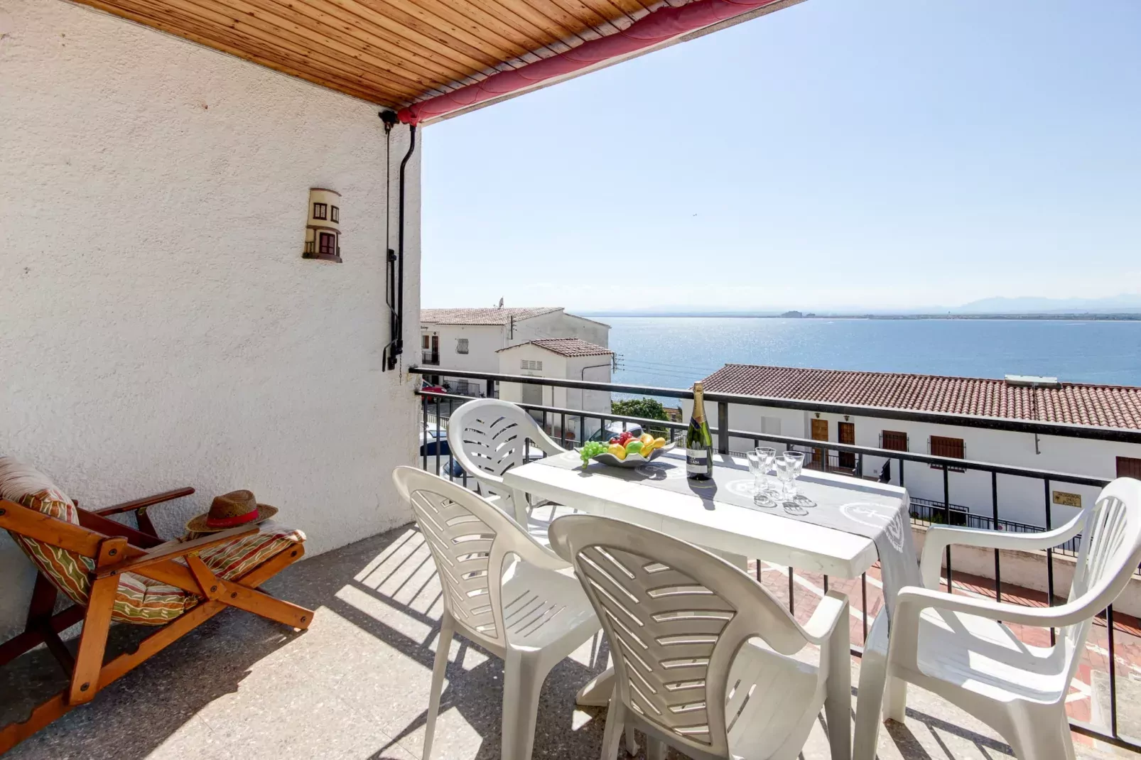 LES ROQUES C B1 Roses-Terrassenbalkon