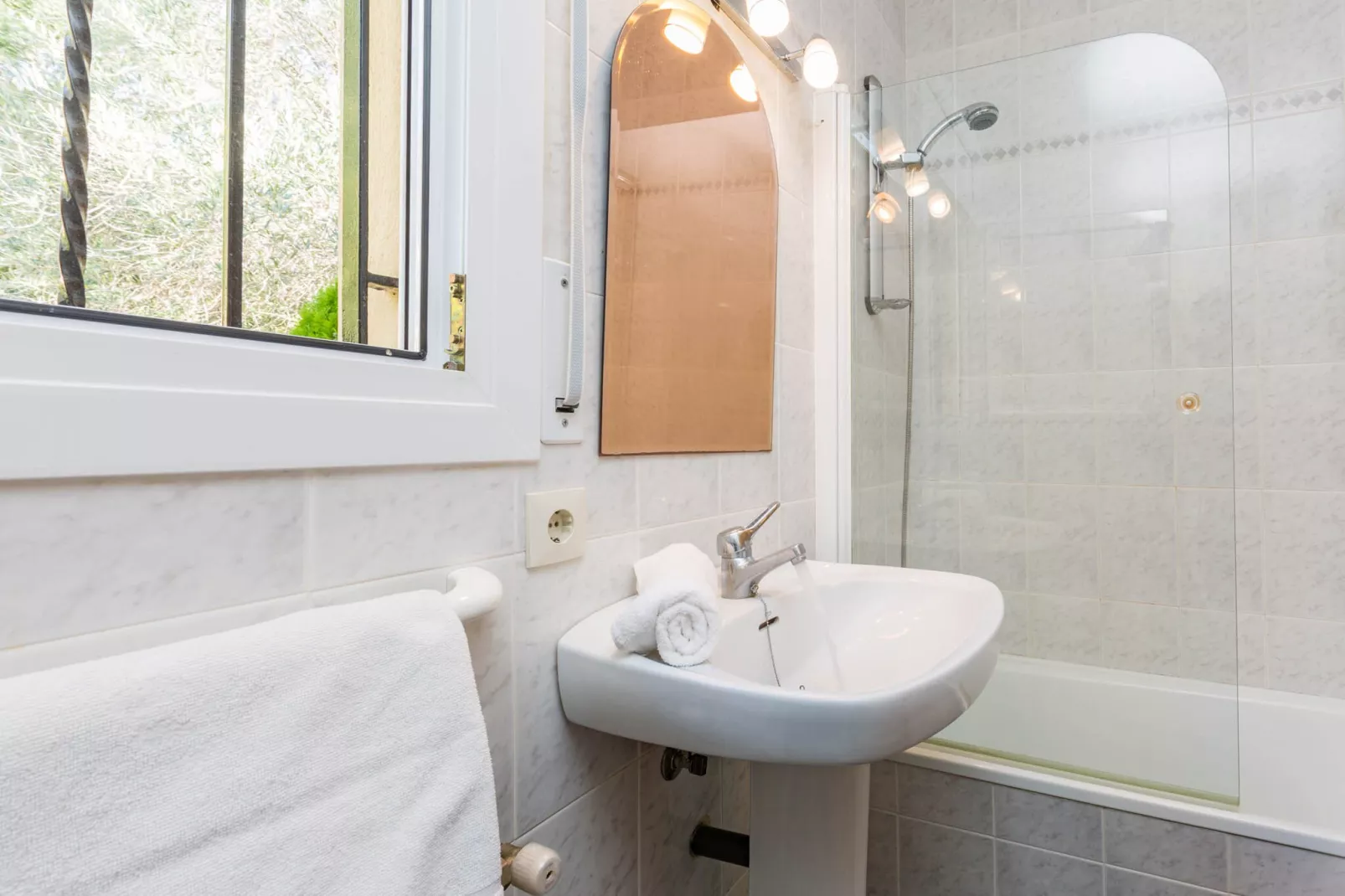 Cora-Bathroom