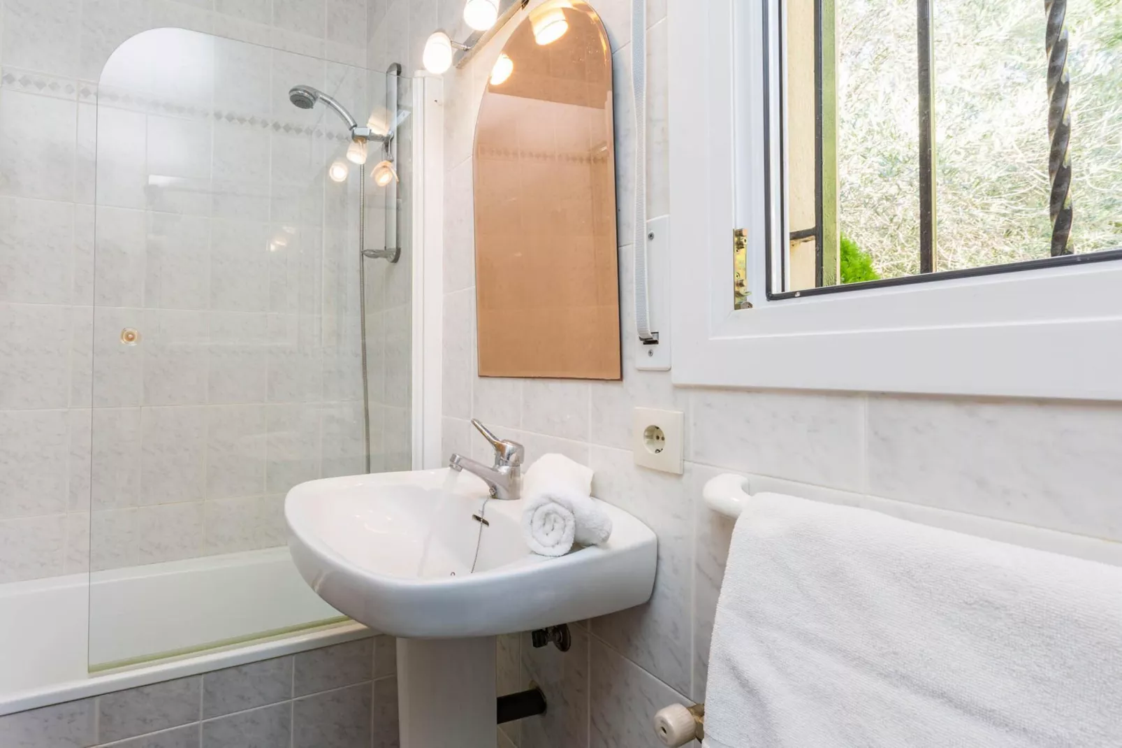 Cora-Bathroom