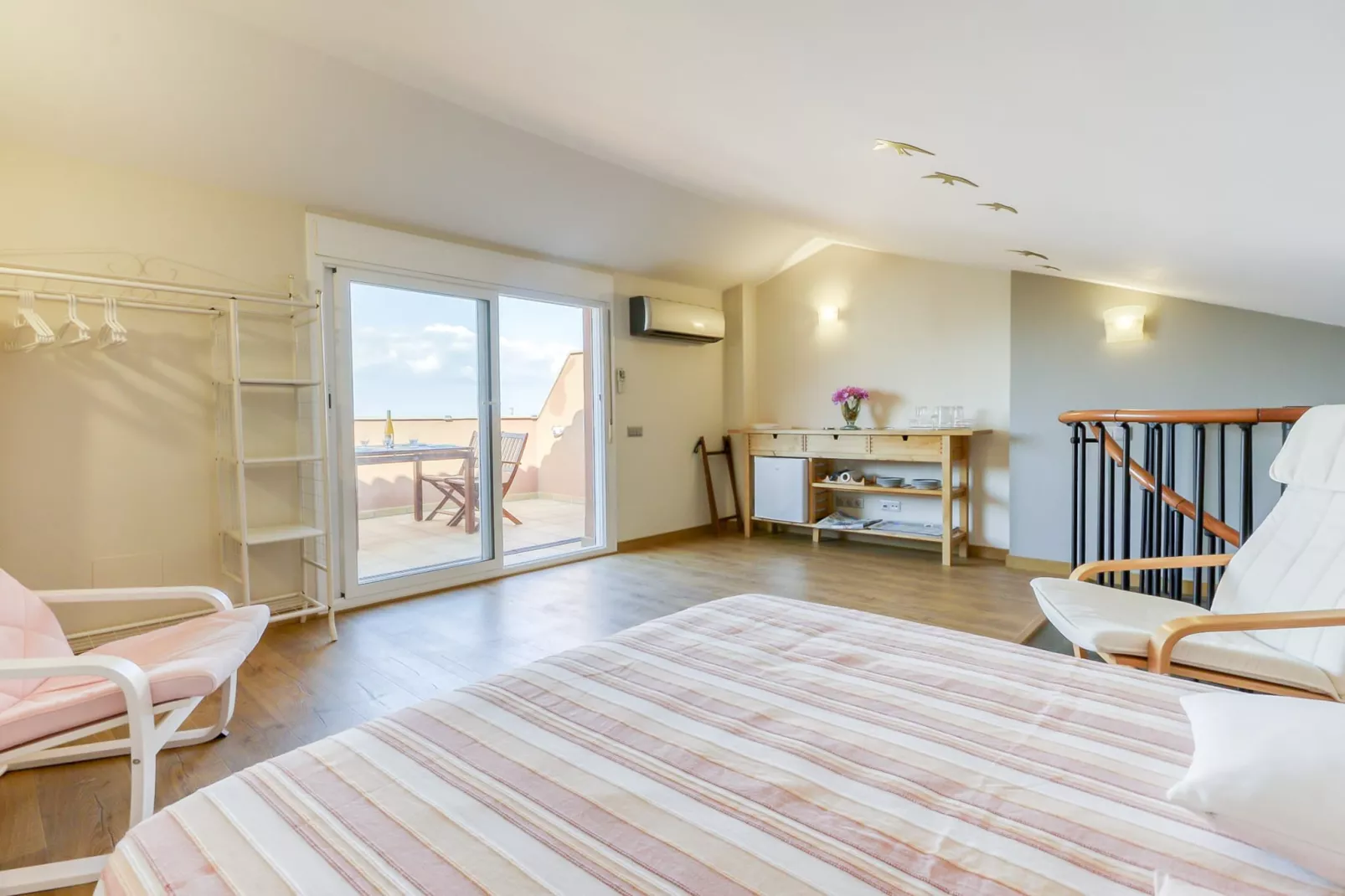 RAVAL DELS GRECS 16 Roses-Schlafzimmer