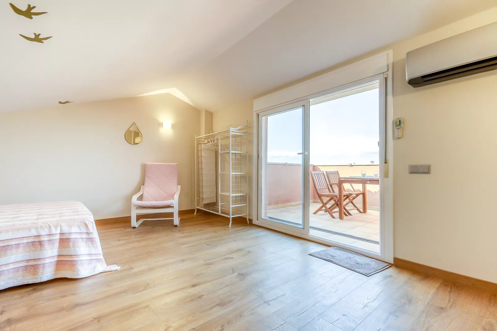 RAVAL DELS GRECS 16 Roses-Schlafzimmer