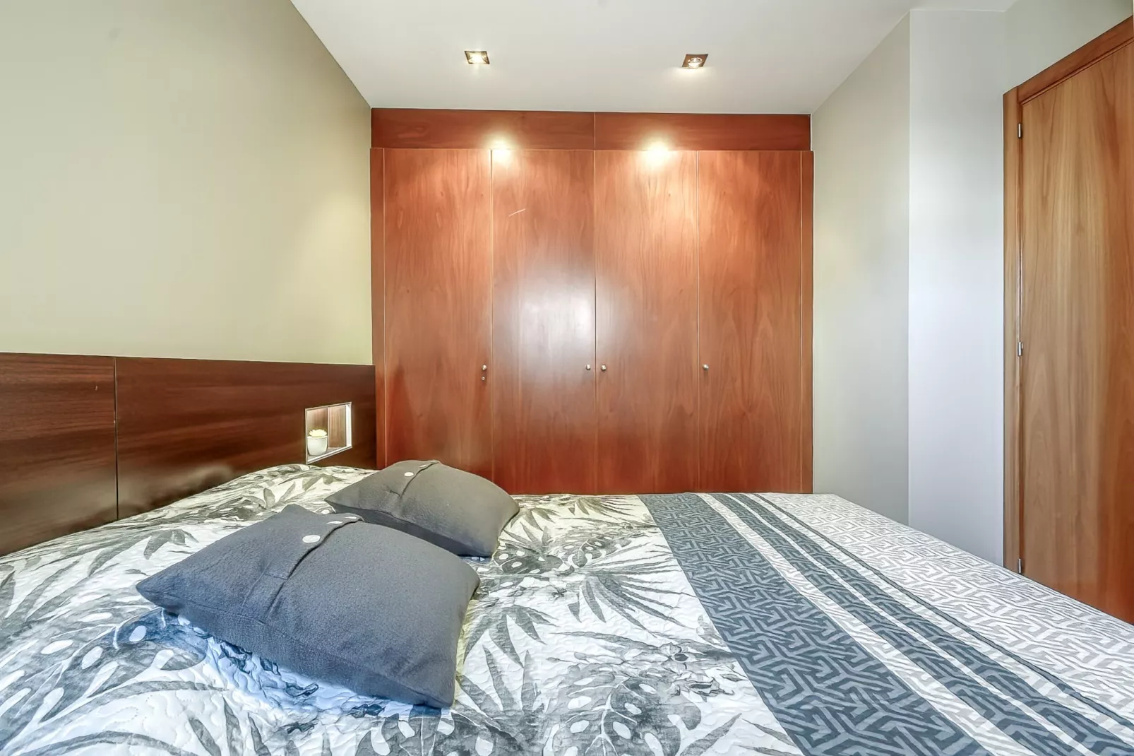 RAVAL DELS GRECS 16 Roses-Schlafzimmer