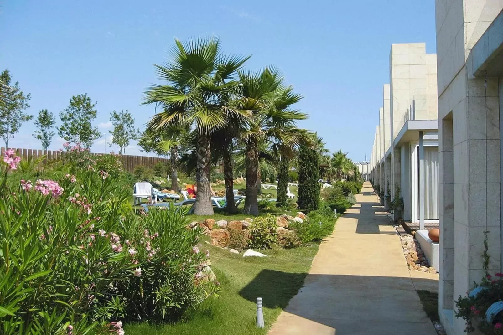 L' Escala trasero T24-Exterior summer