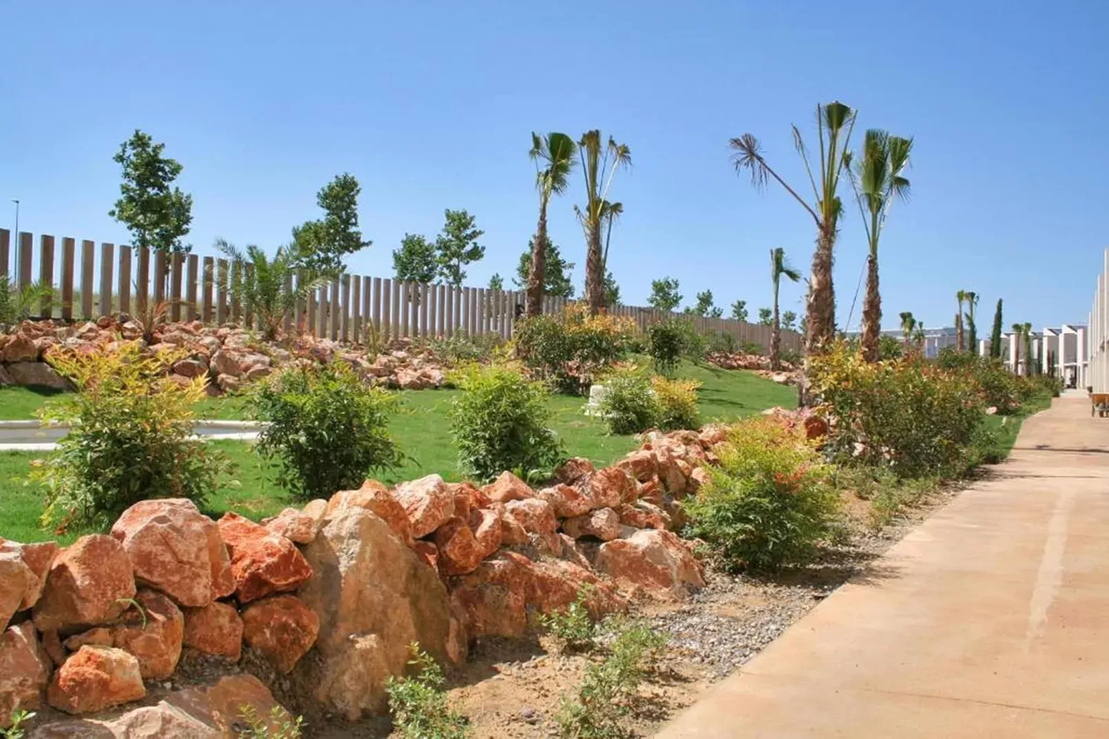L' Escala trasero T24-Gardens summer